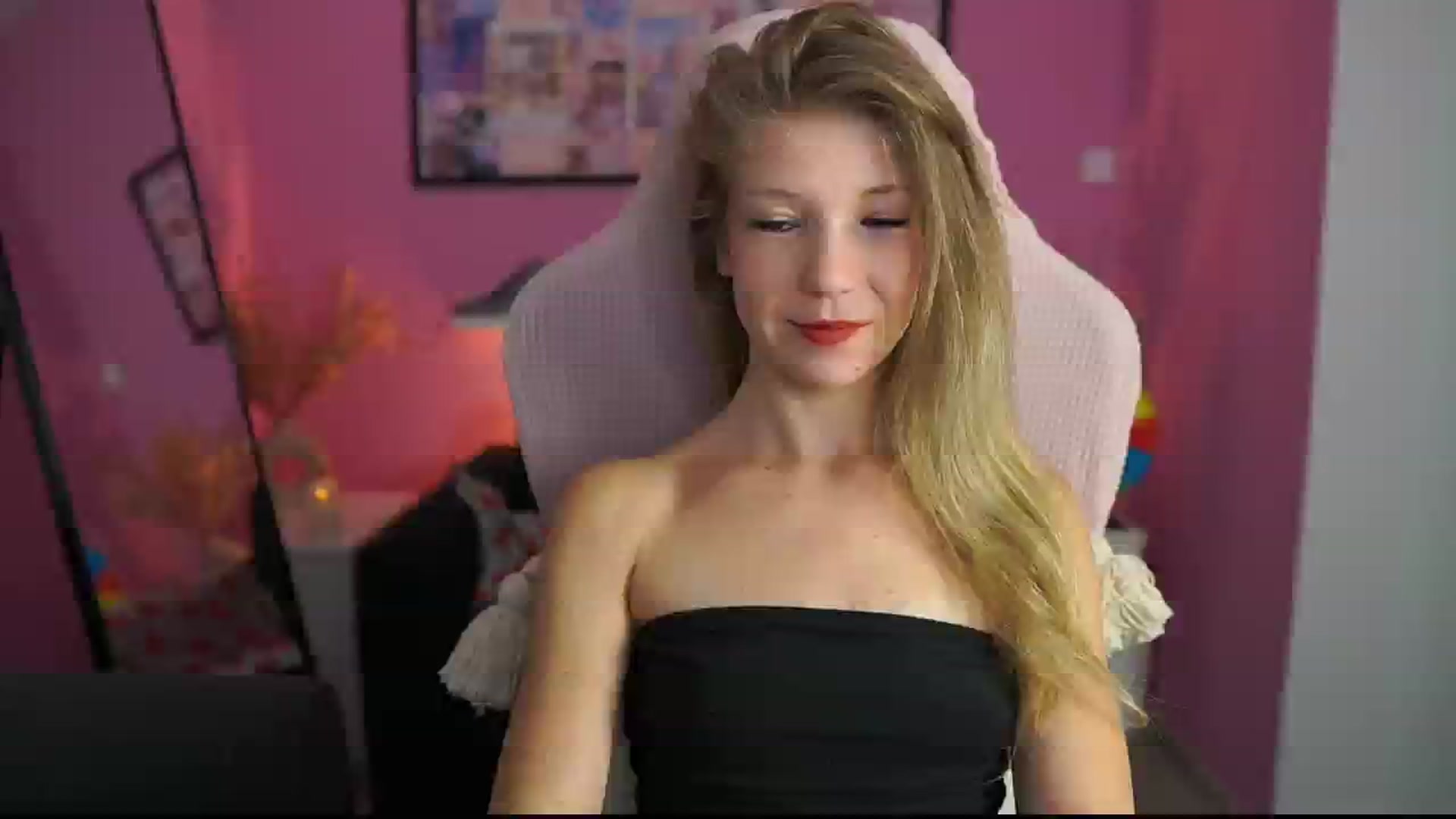 Gallery image thumbnail from Missicute's myfreecams stream on, 10/17/2025, 22:11 image 6 of 20