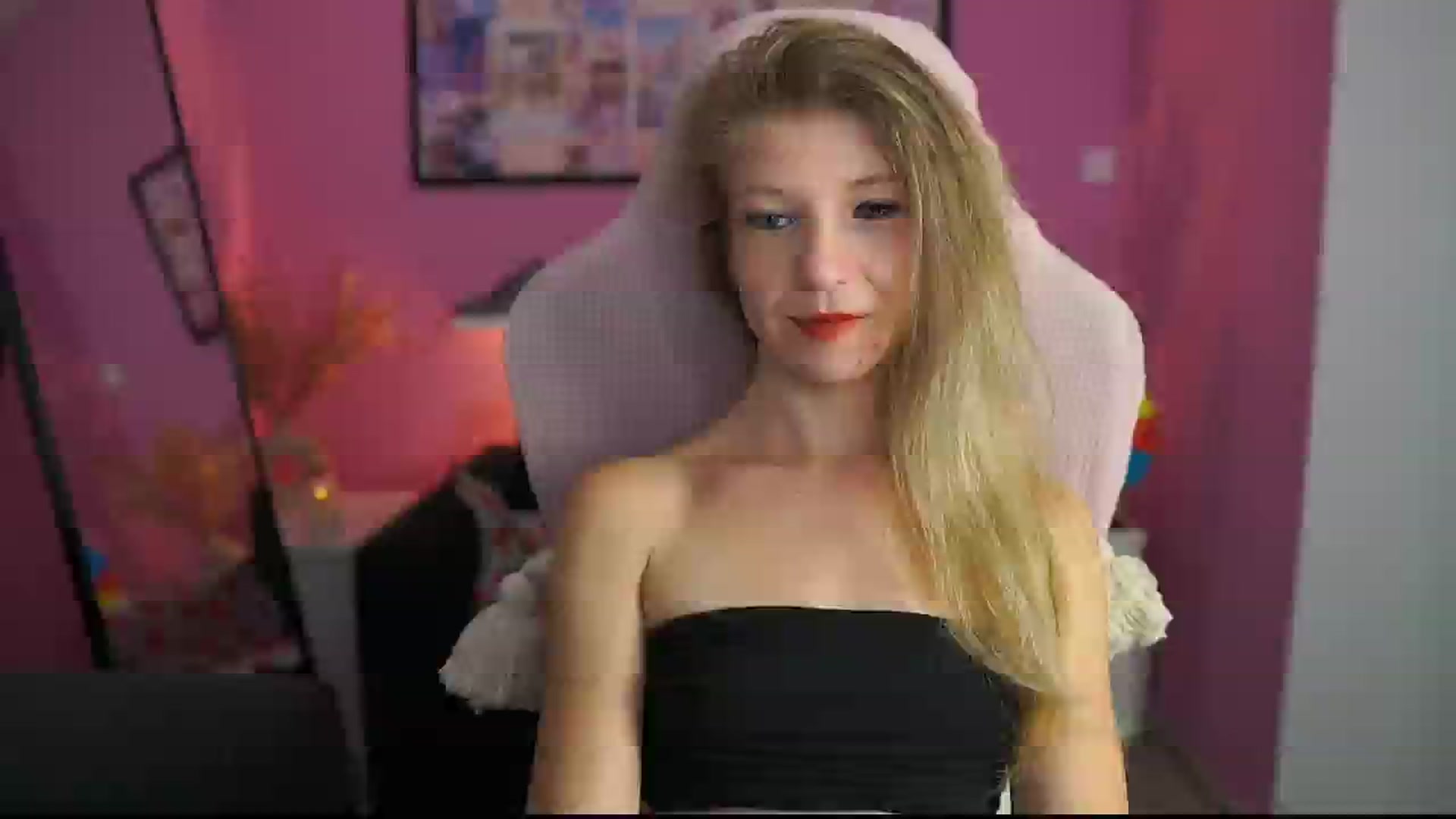 Gallery image thumbnail from Missicute's myfreecams stream on, 10/17/2025, 22:11 image 4 of 20