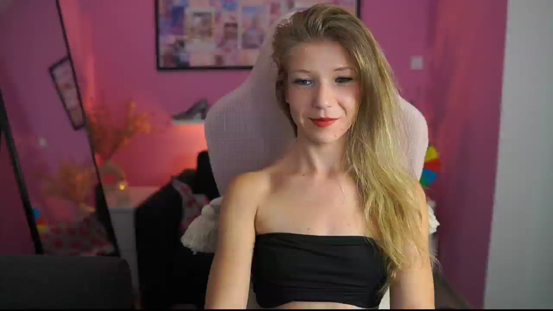 Gallery image thumbnail from Missicute's myfreecams stream on, 10/17/2025, 22:11 image 12 of 20