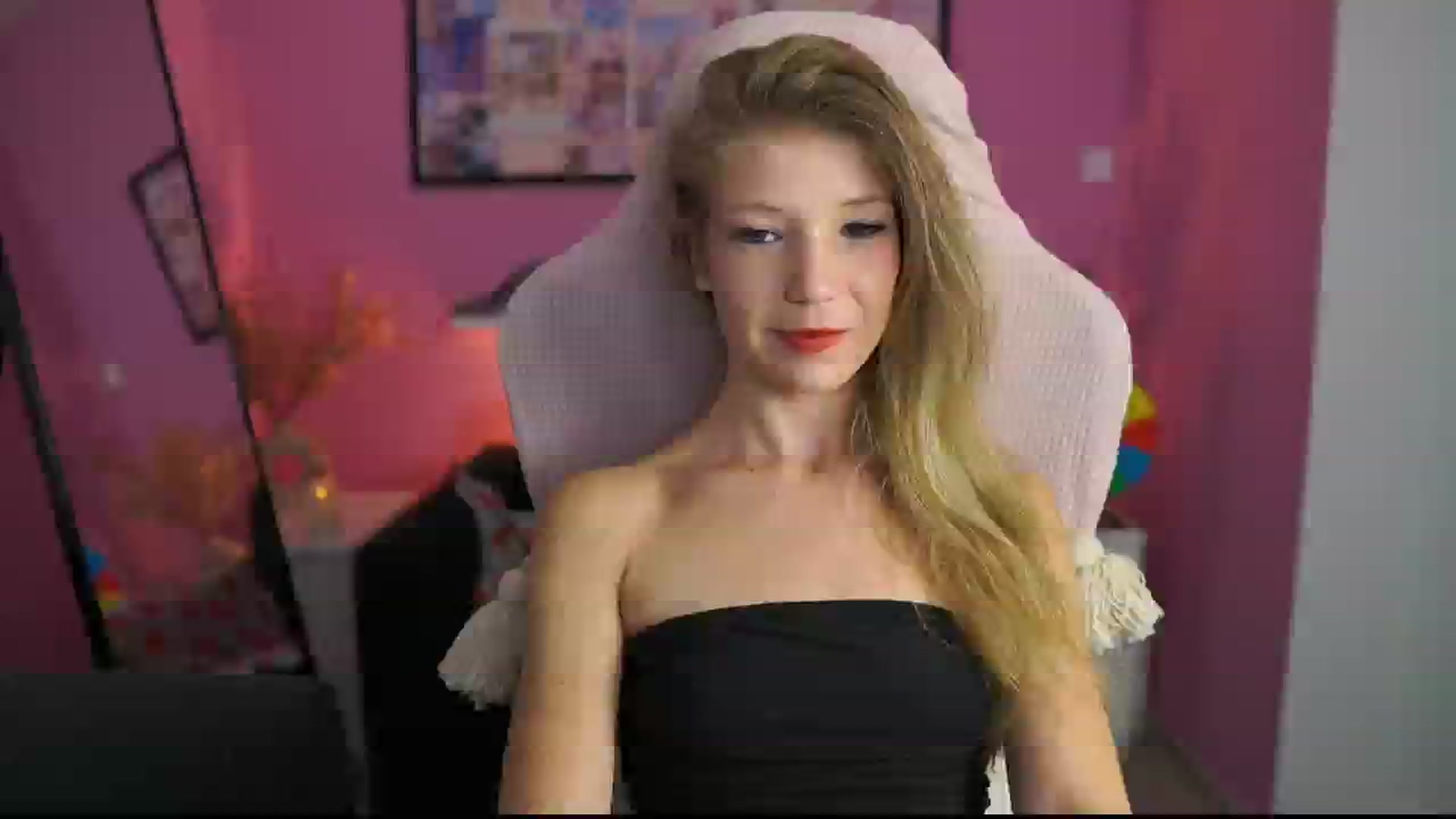 Gallery image thumbnail from Missicute's myfreecams stream on, 10/17/2025, 22:11 image 9 of 20