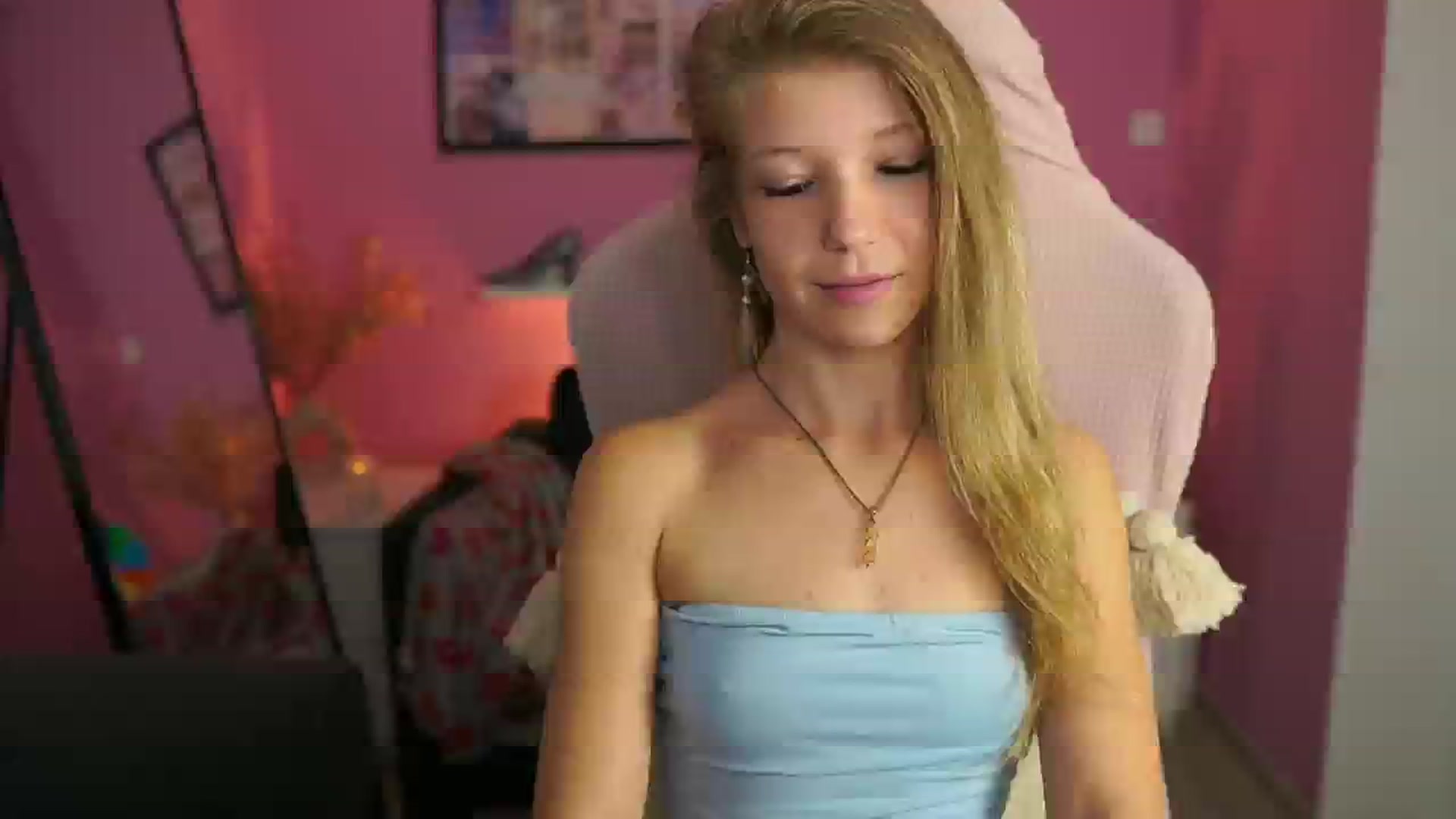 Gallery image thumbnail from Missicute's myfreecams stream on, 10/18/2025, 18:17 image 18 of 20