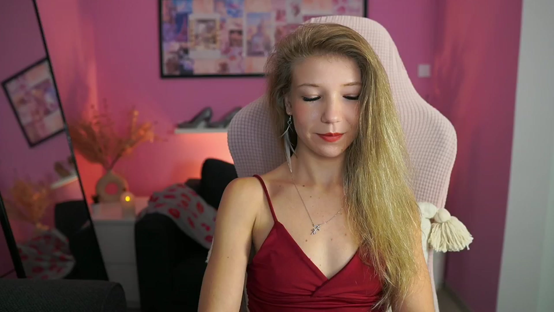 Gallery image thumbnail from Missicute's myfreecams stream on, 10/22/2025, 14:41 image 19 of 20