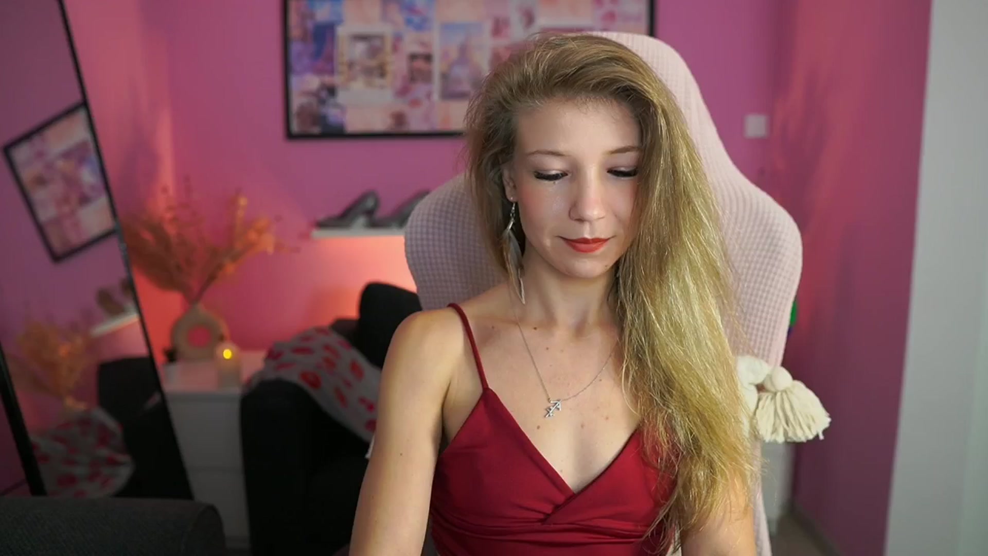 Gallery image thumbnail from Missicute's myfreecams stream on, 10/22/2025, 14:41 image 18 of 20