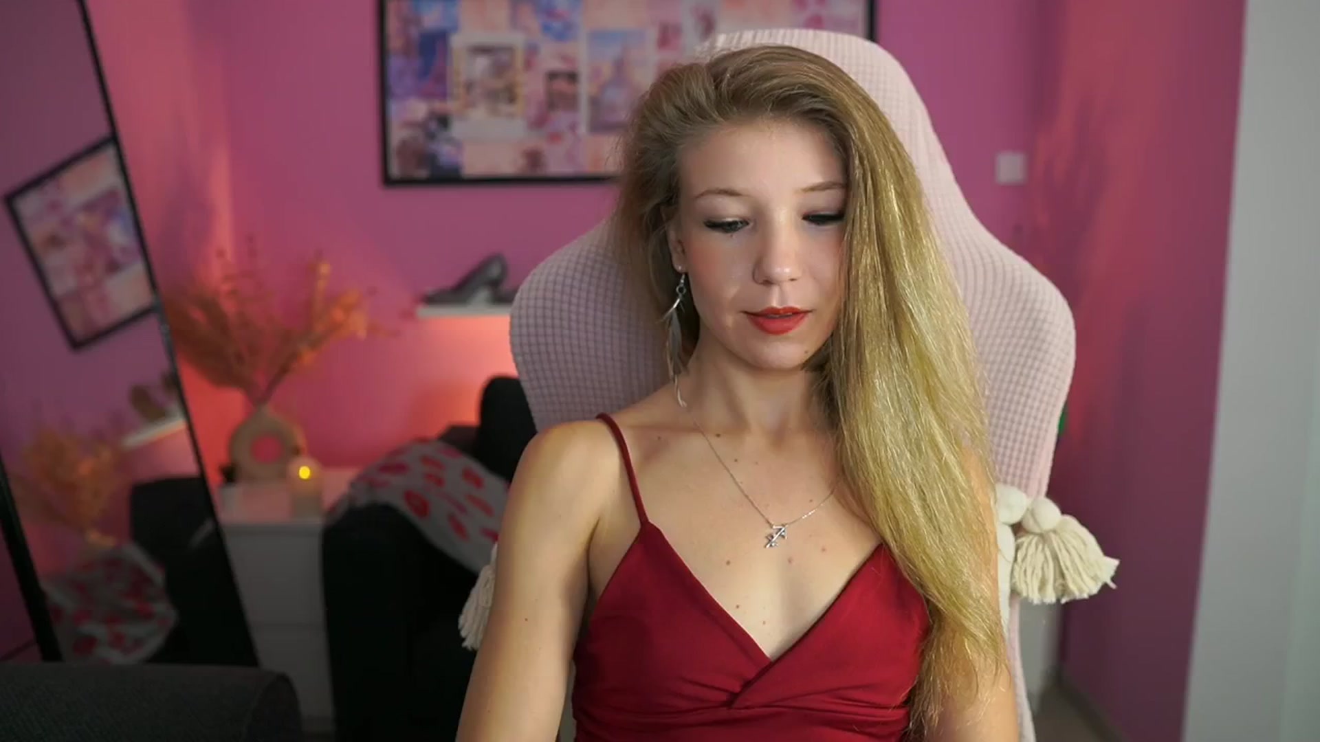 Gallery image thumbnail from Missicute's myfreecams stream on, 10/22/2025, 14:41 image 4 of 20