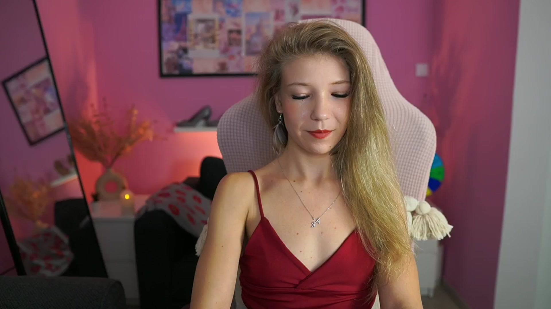 Gallery image thumbnail from Missicute's myfreecams stream on, 10/22/2025, 14:41 image 10 of 20