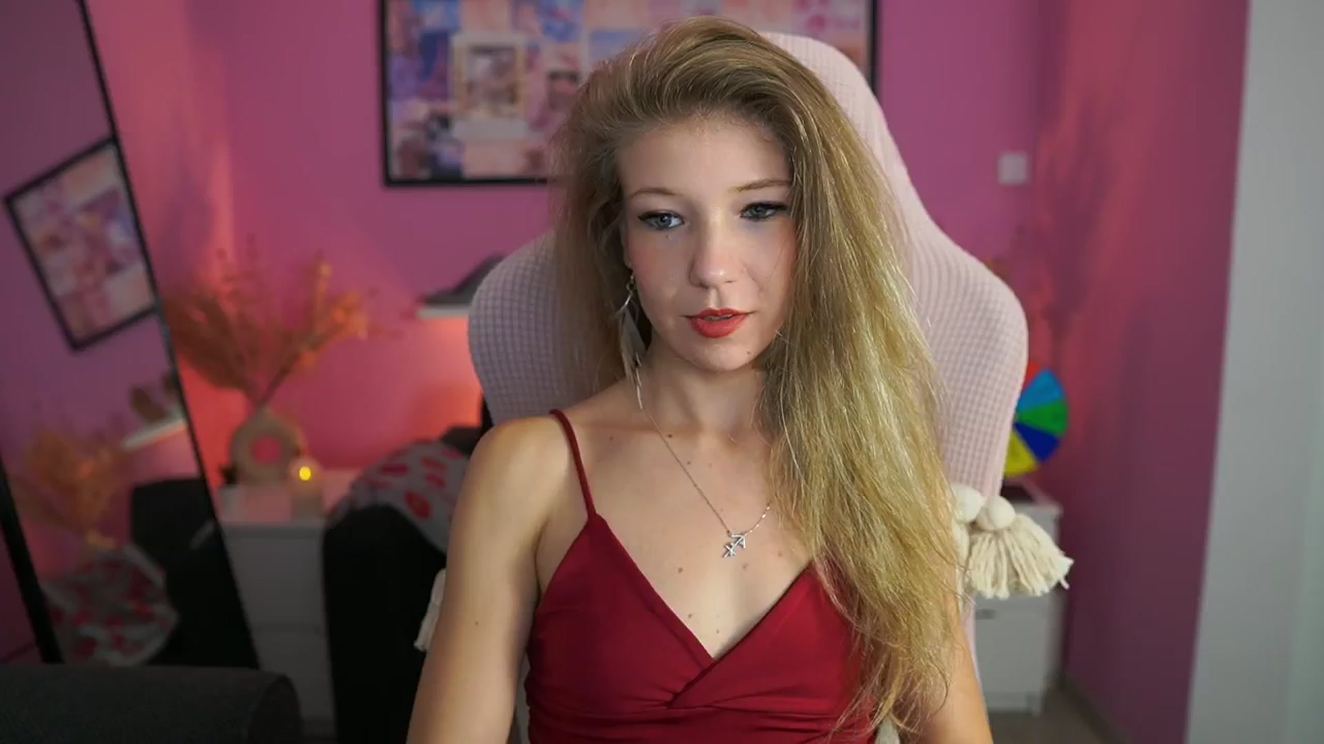 Gallery image thumbnail from Missicute's myfreecams stream on, 10/22/2025, 14:41 image 12 of 20