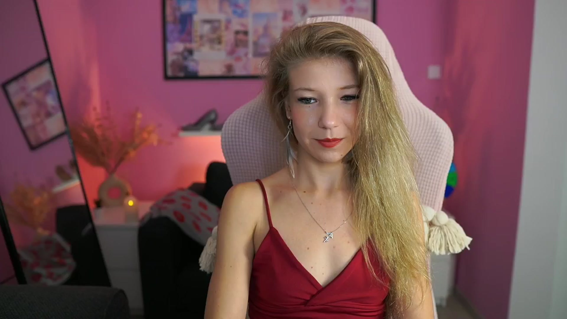 Gallery image thumbnail from Missicute's myfreecams stream on, 10/22/2025, 14:41 image 8 of 20