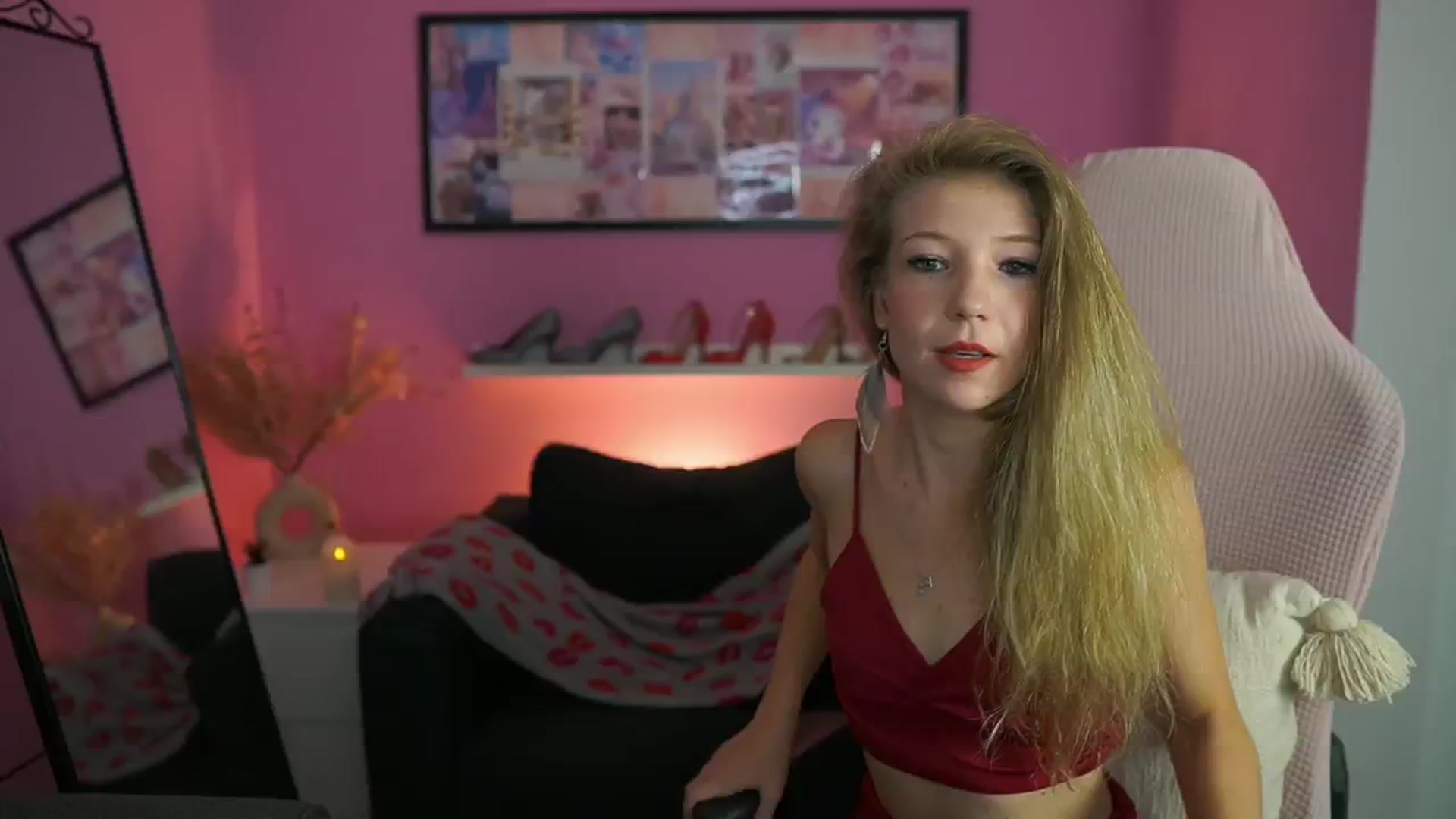 Gallery image thumbnail from Missicute's myfreecams stream on, 10/22/2025, 14:41 image 2 of 20