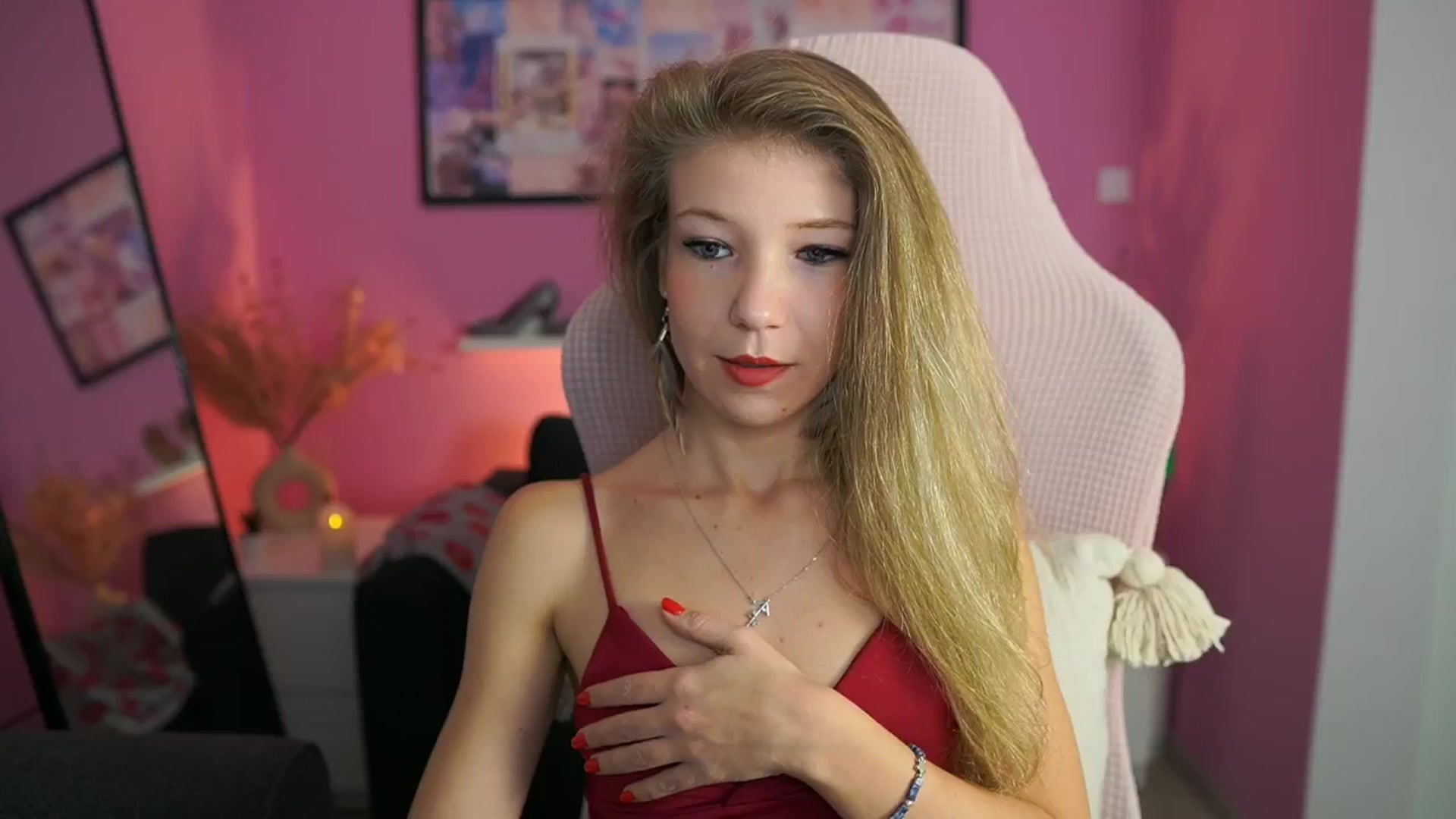 Gallery image thumbnail from Missicute's myfreecams stream on, 10/22/2025, 14:41 image 5 of 20