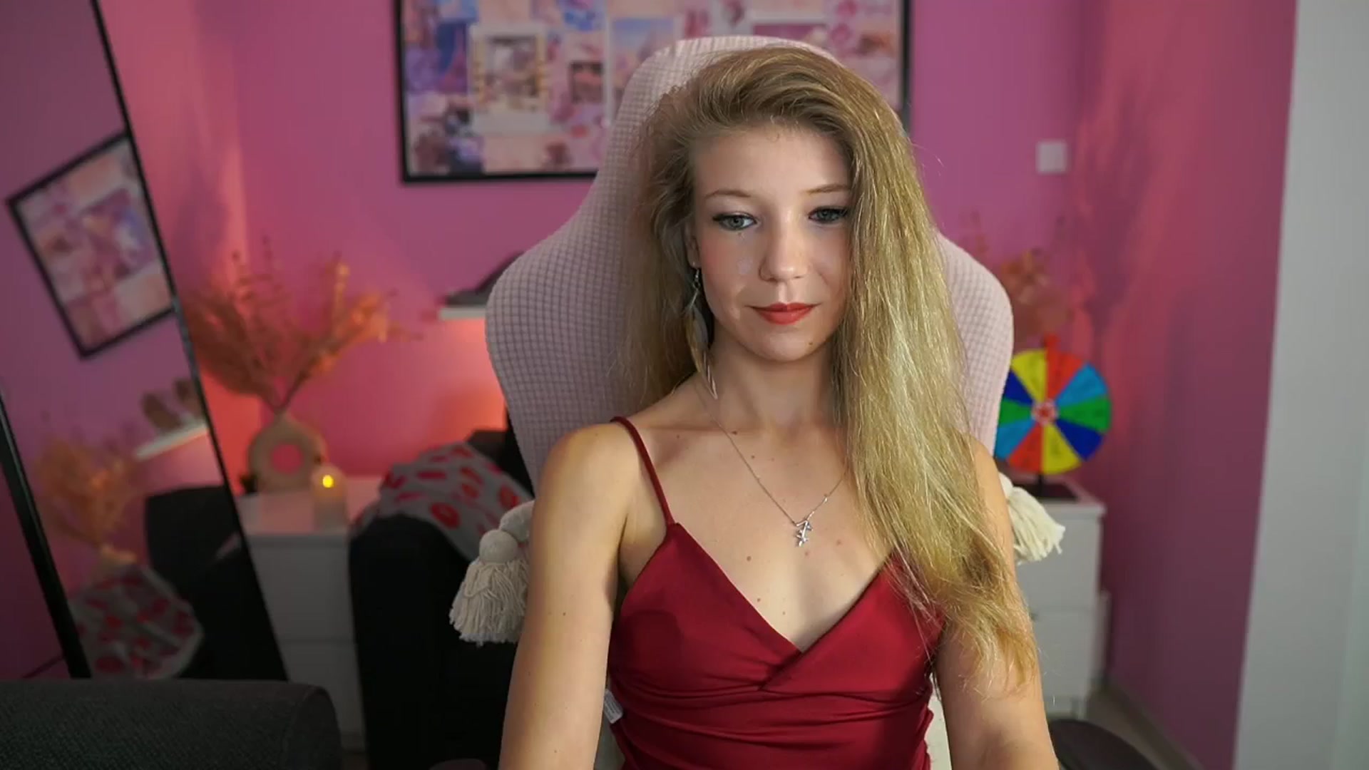 Gallery image thumbnail from Missicute's myfreecams stream on, 10/22/2025, 15:58 image 5 of 20
