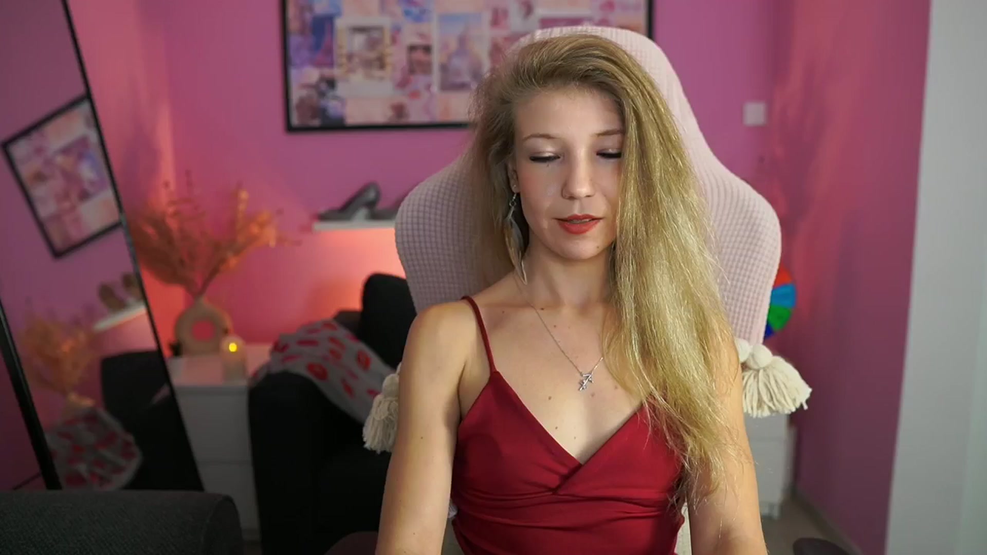Gallery image thumbnail from Missicute's myfreecams stream on, 10/22/2025, 15:58 image 19 of 20