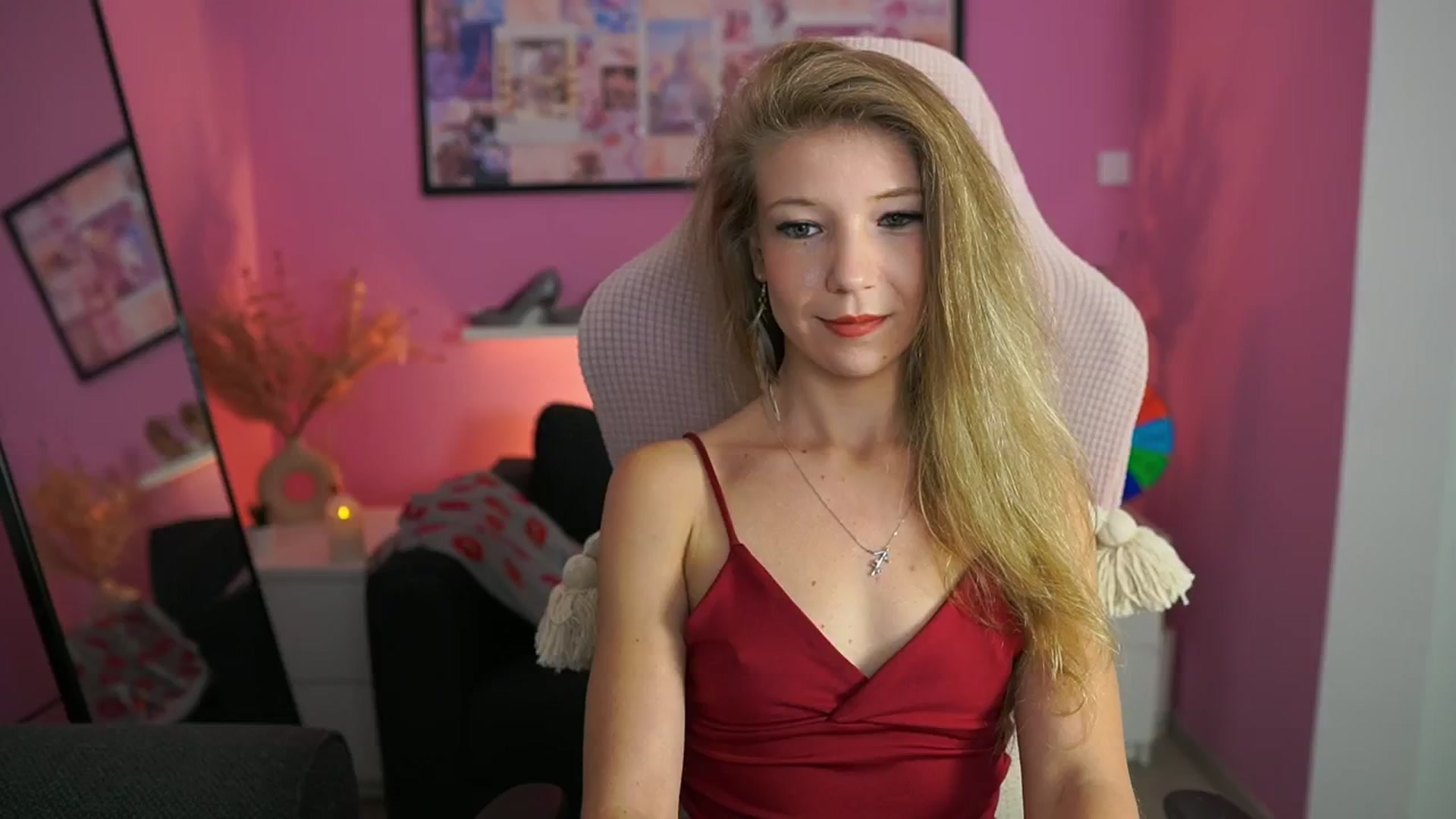 Gallery image thumbnail from Missicute's myfreecams stream on, 10/22/2025, 15:58 image 15 of 20