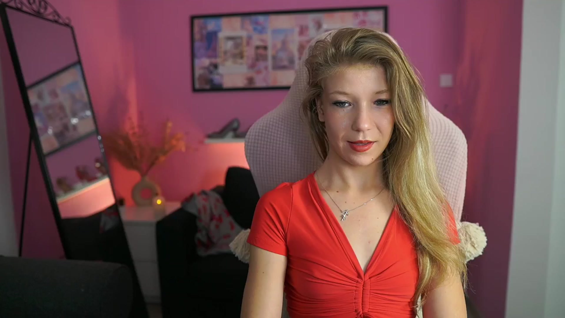 Gallery image thumbnail from Missicute's myfreecams stream on, 10/27/2025, 21:44 image 5 of 20
