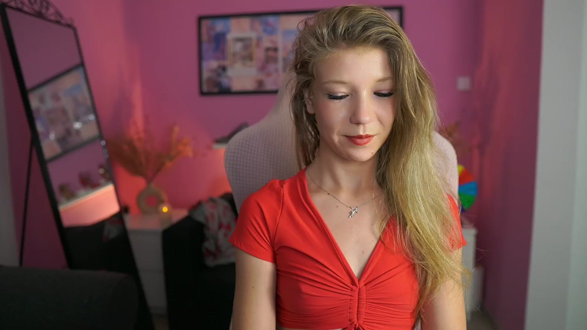 Gallery image thumbnail from Missicute's myfreecams stream on, 10/27/2025, 21:44 image 16 of 20