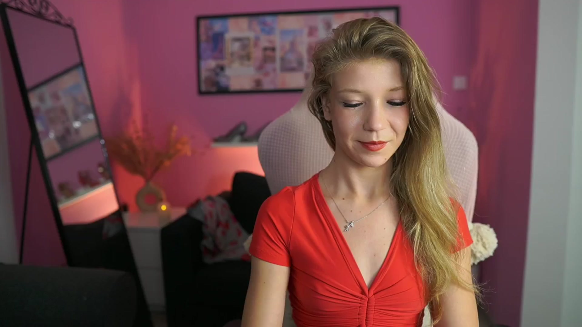 Gallery image thumbnail from Missicute's myfreecams stream on, 10/27/2025, 21:44 image 7 of 20