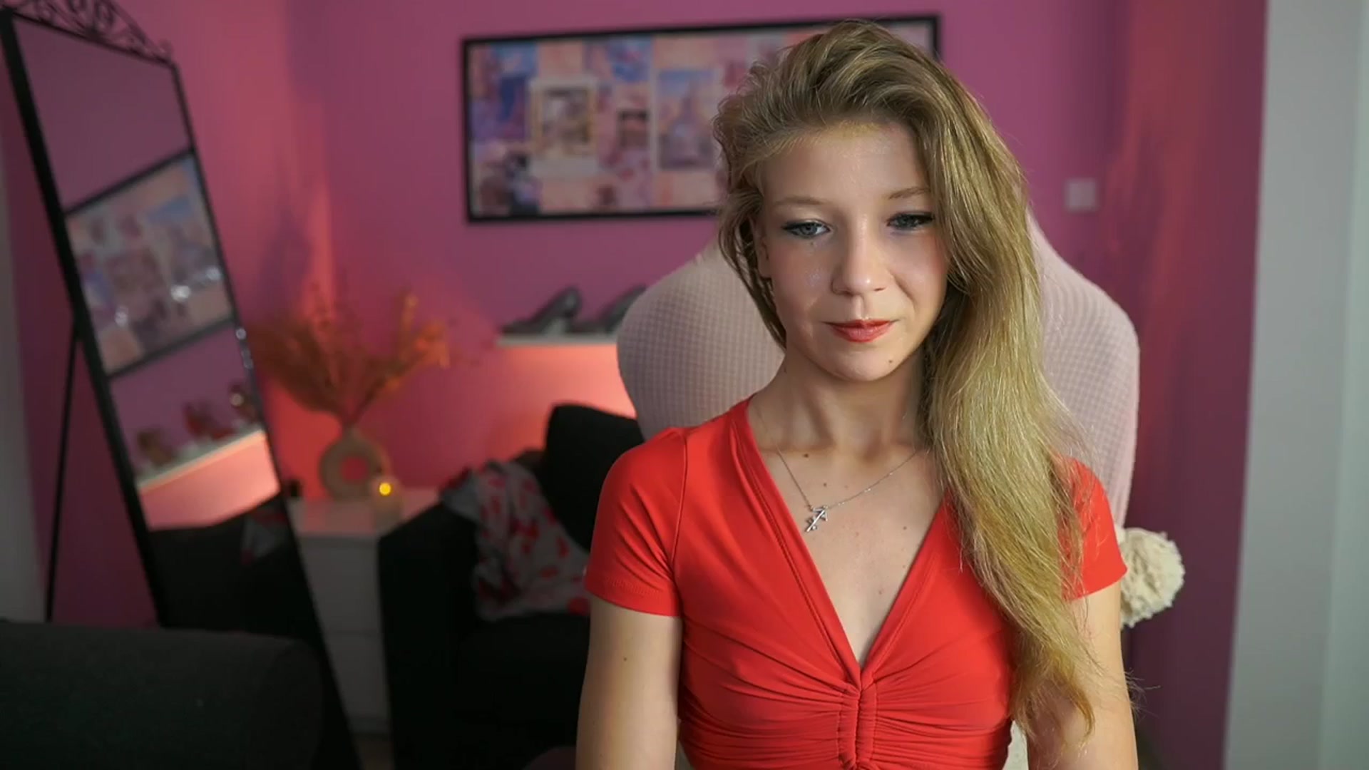 Gallery image thumbnail from Missicute's myfreecams stream on, 10/27/2025, 21:44 image 6 of 20