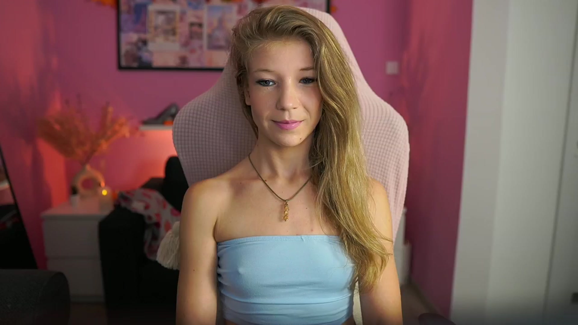 Gallery image thumbnail from Missicute's myfreecams stream on, 11/01/2025, 16:16 image 5 of 20