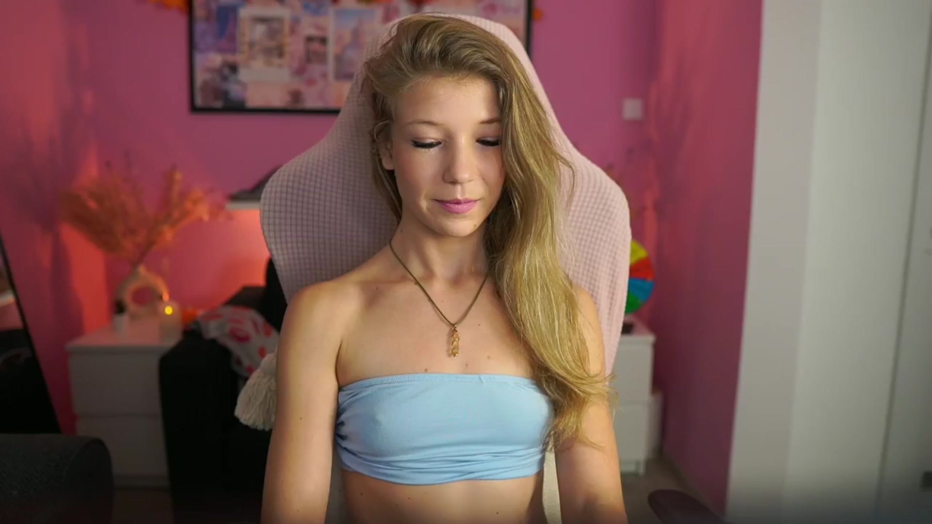 Gallery image thumbnail from Missicute's myfreecams stream on, 11/01/2025, 16:16 image 17 of 20