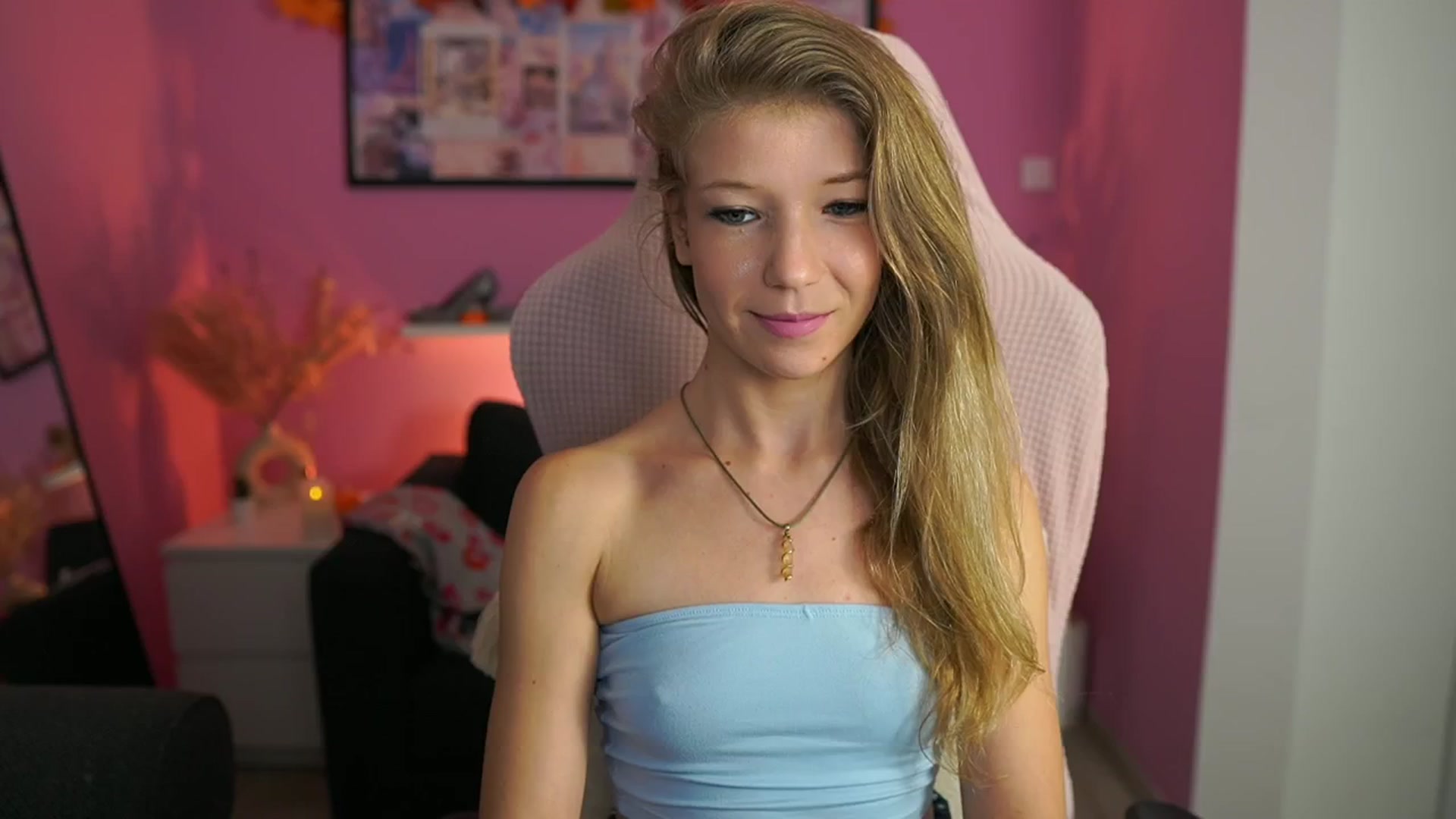 Gallery image thumbnail from Missicute's myfreecams stream on, 11/01/2025, 18:30 image 9 of 20