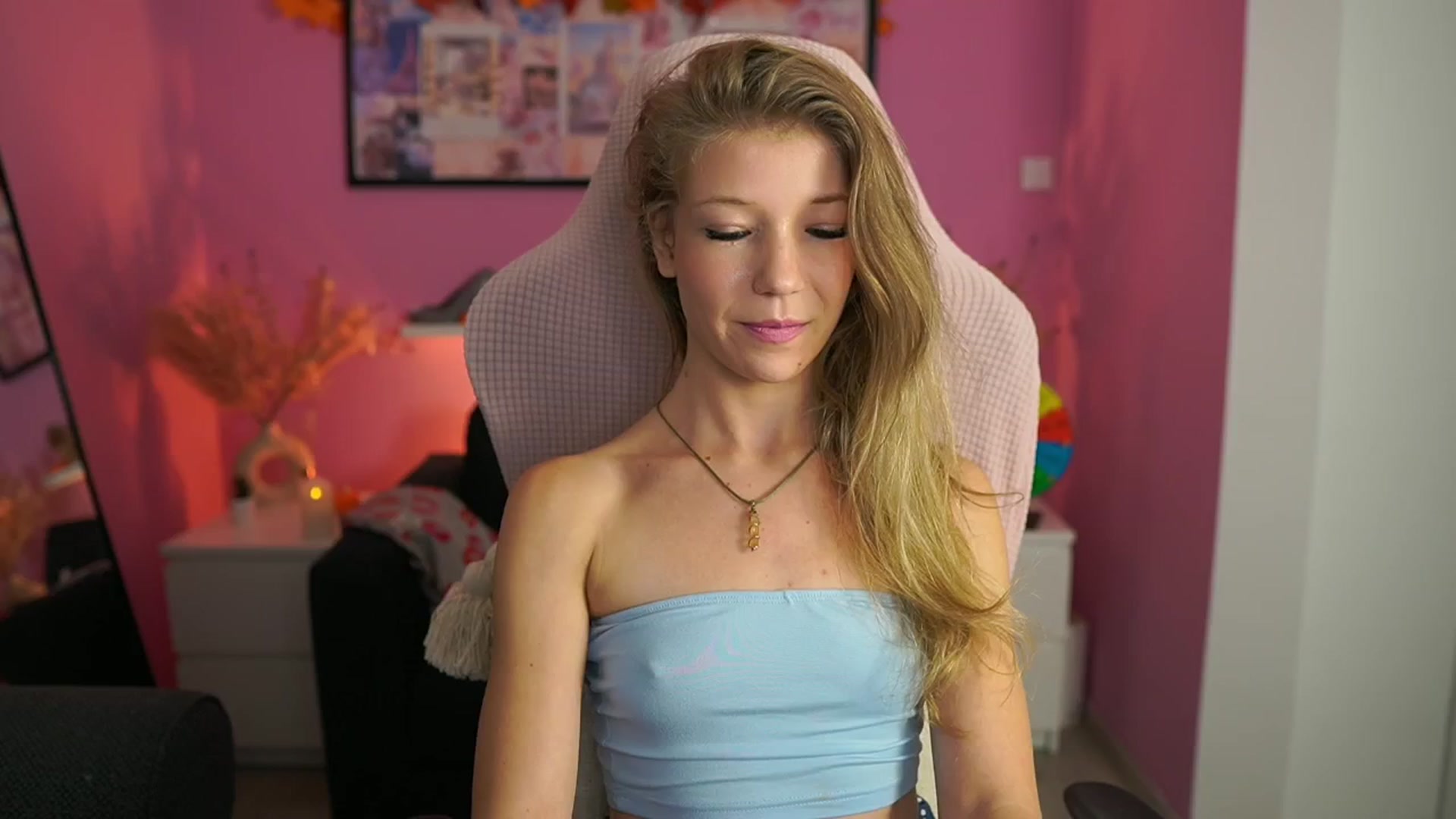 Gallery image thumbnail from Missicute's myfreecams stream on, 11/01/2025, 18:30 image 13 of 20