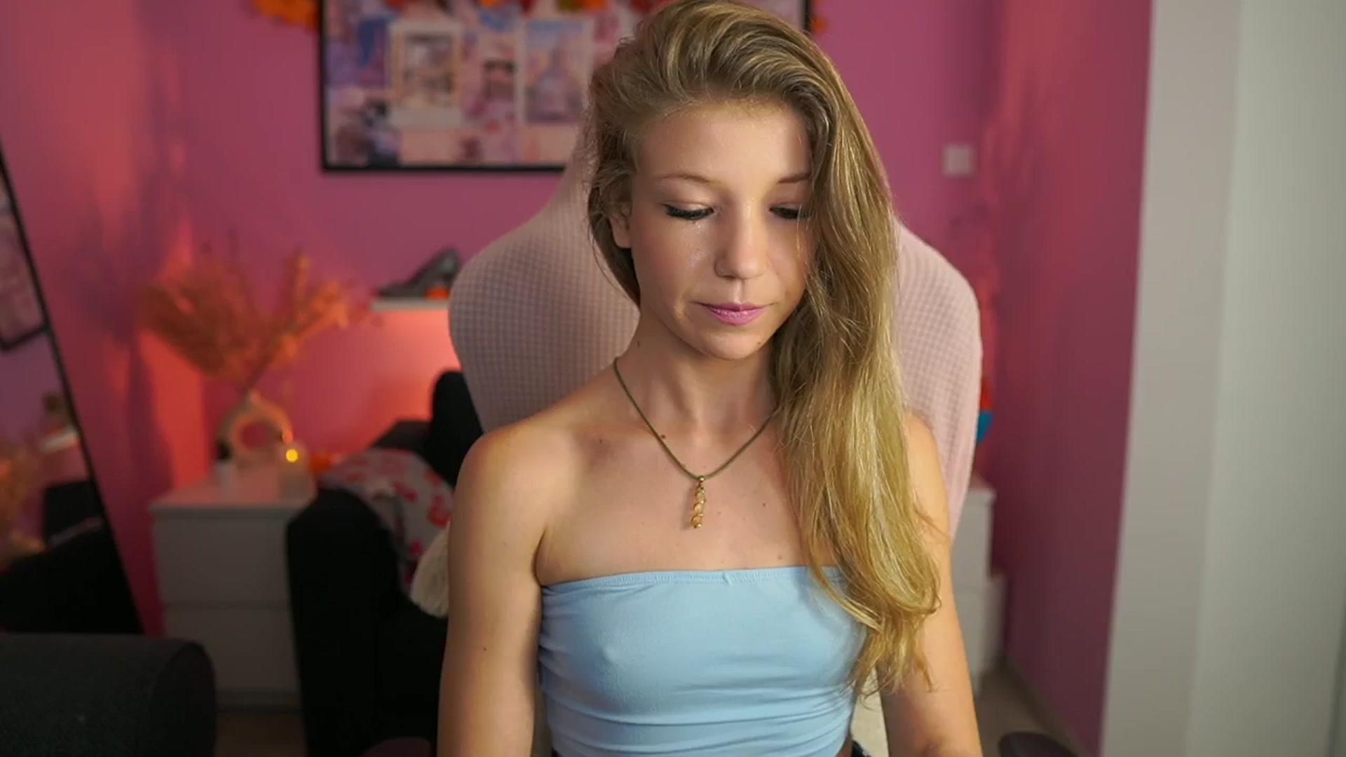 Gallery image thumbnail from Missicute's myfreecams stream on, 11/01/2025, 20:25 image 5 of 20
