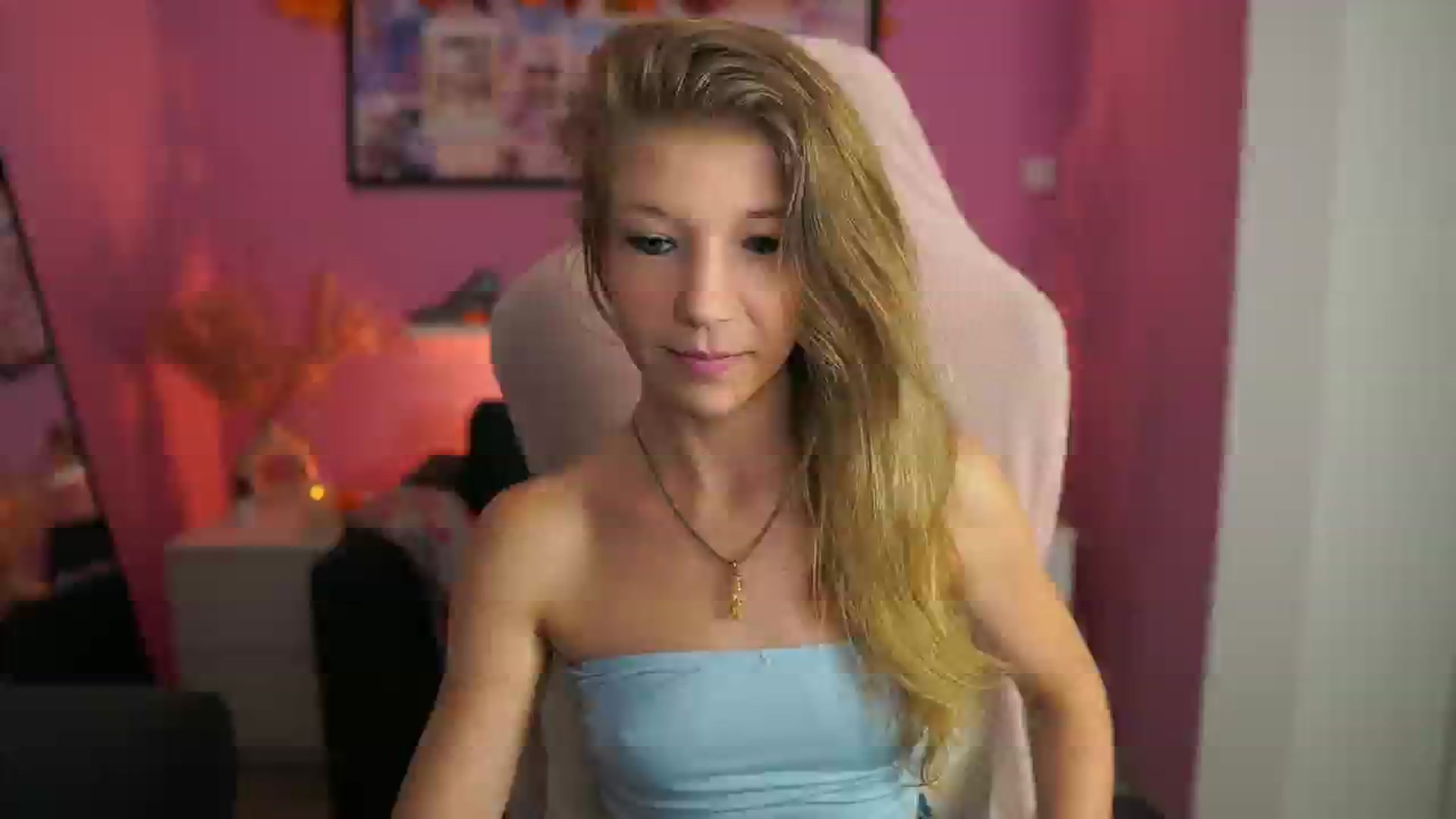 Gallery image thumbnail from Missicute's myfreecams stream on, 11/01/2025, 21:09 image 14 of 20