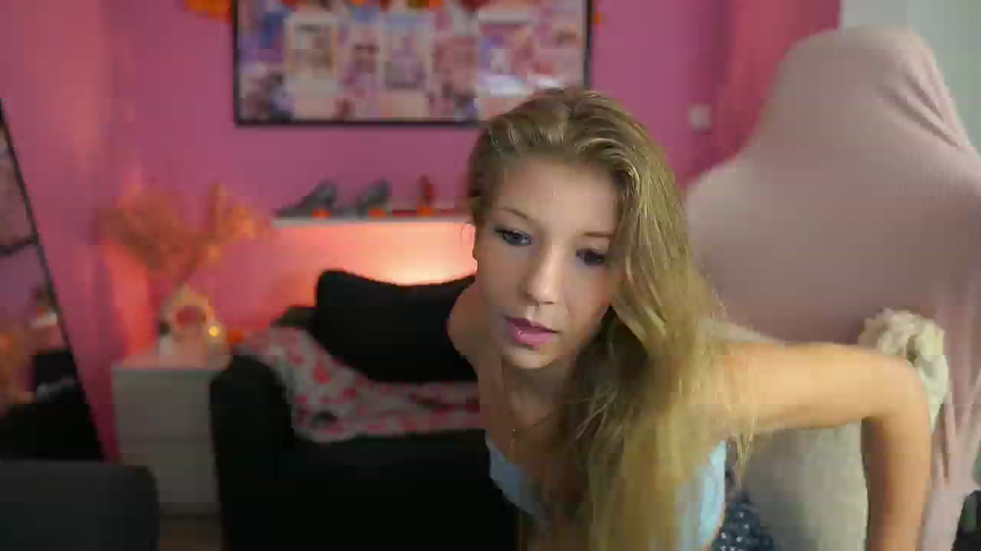 Gallery image thumbnail from Missicute's myfreecams stream on, 11/01/2025, 21:09 image 8 of 20