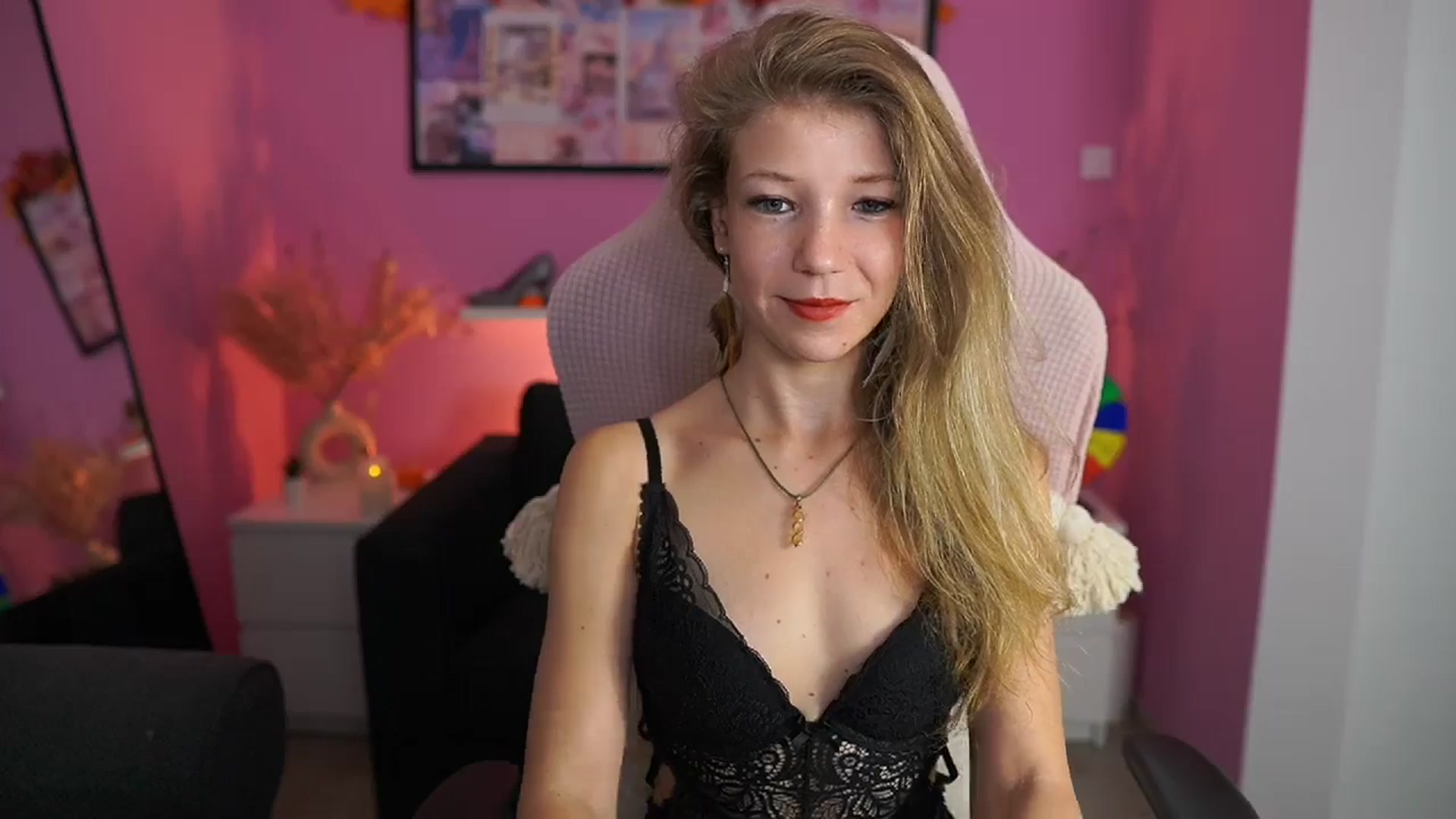 Gallery image thumbnail from Missicute's myfreecams stream on, 11/13/2025, 21:09 image 11 of 20