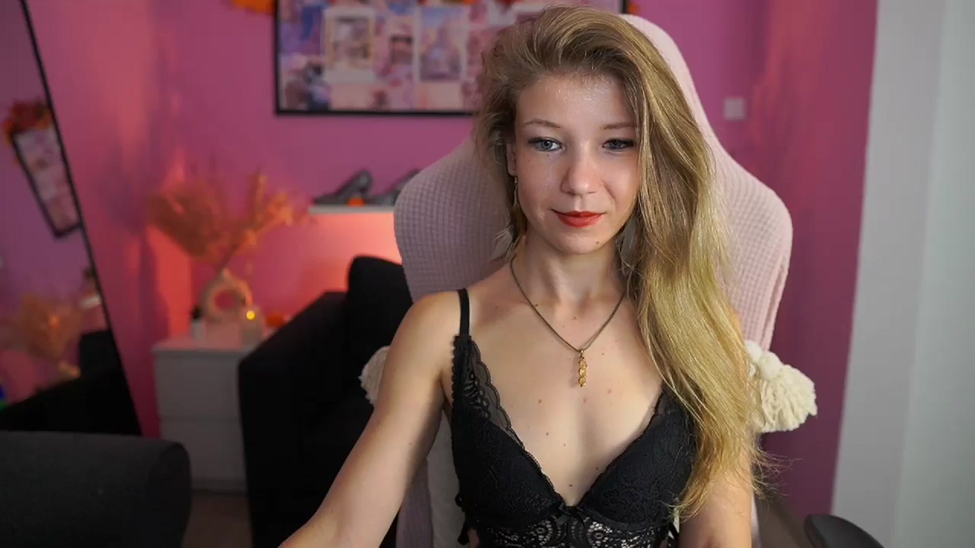 Gallery image thumbnail from Missicute's myfreecams stream on, 11/13/2025, 21:09 image 13 of 20