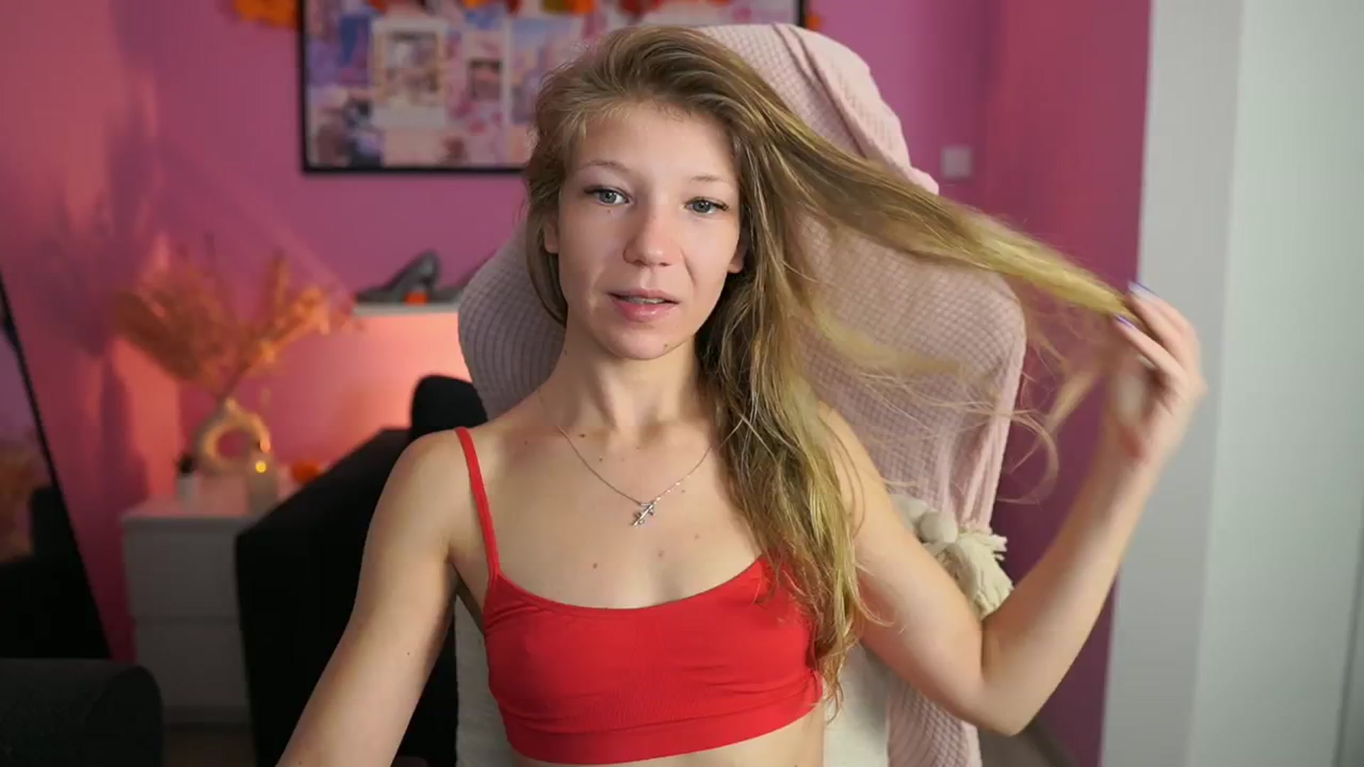 Gallery image thumbnail from Missicute's myfreecams stream on, 11/26/2025, 21:17 image 7 of 20