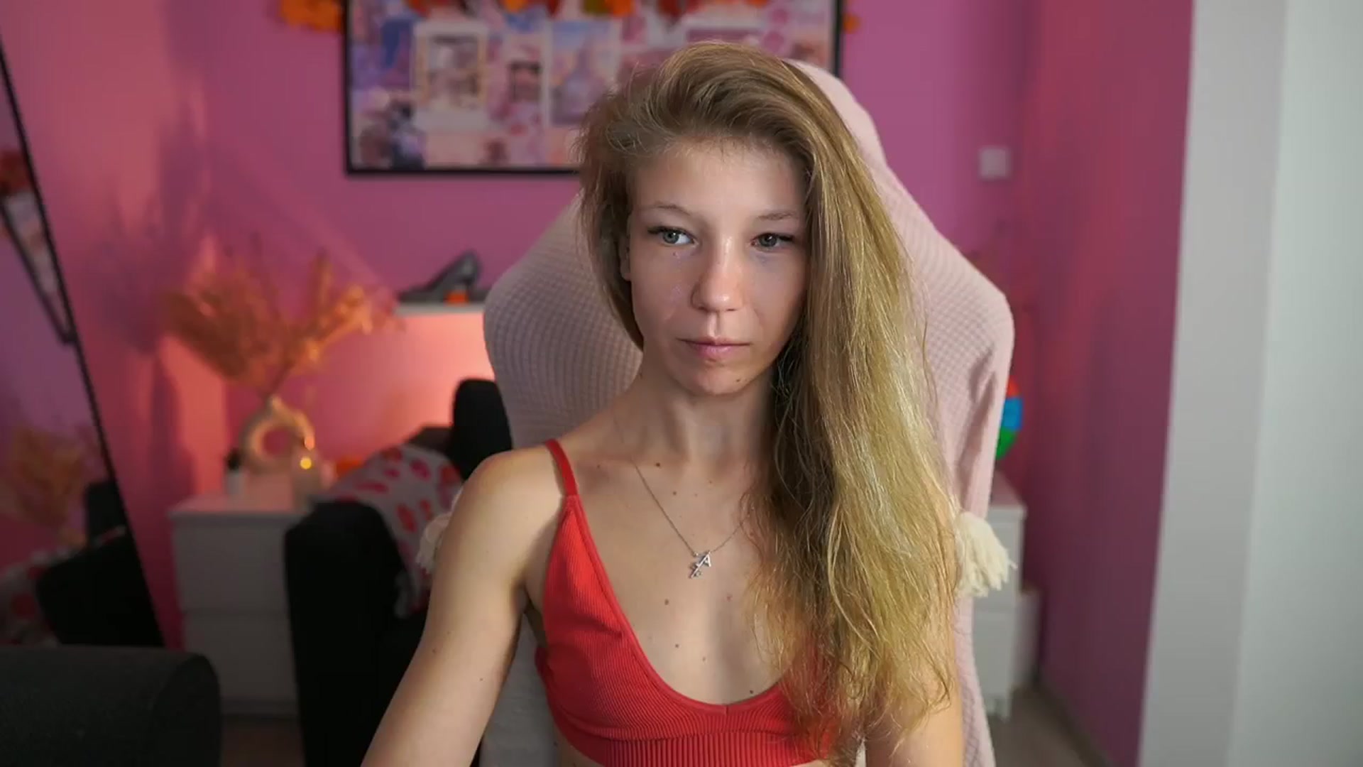Gallery image thumbnail from Missicute's myfreecams stream on, 11/27/2025, 16:54 image 19 of 20