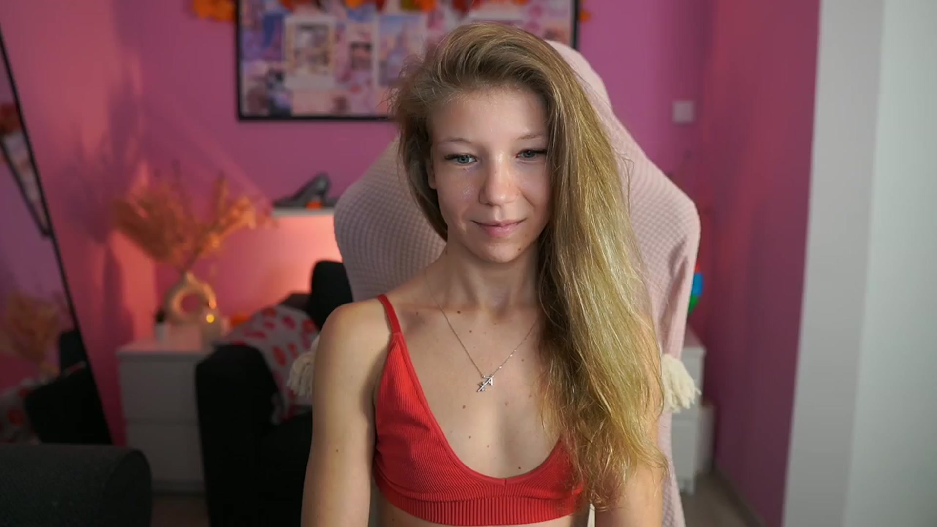 Gallery image thumbnail from Missicute's myfreecams stream on, 11/27/2025, 16:54 image 18 of 20