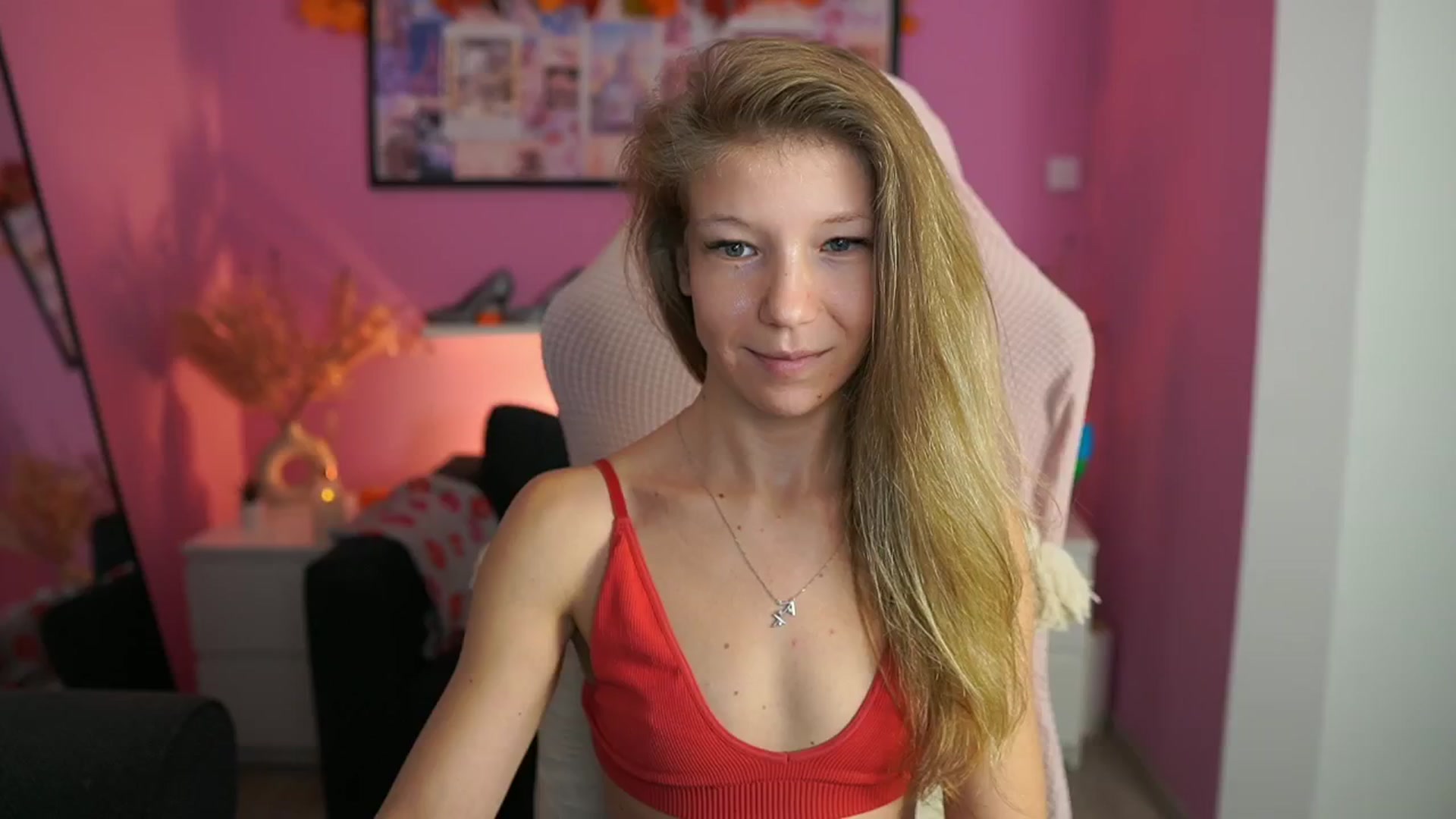 Gallery image thumbnail from Missicute's myfreecams stream on, 11/27/2025, 16:54 image 15 of 20