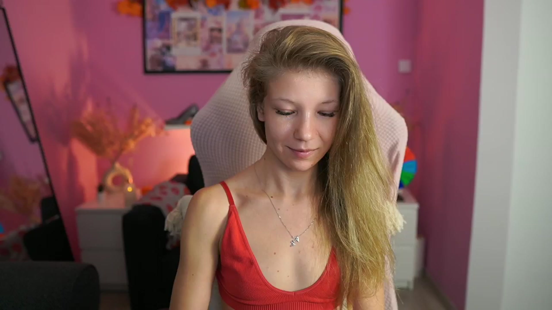 Gallery image thumbnail from Missicute's myfreecams stream on, 11/27/2025, 18:32 image 18 of 20