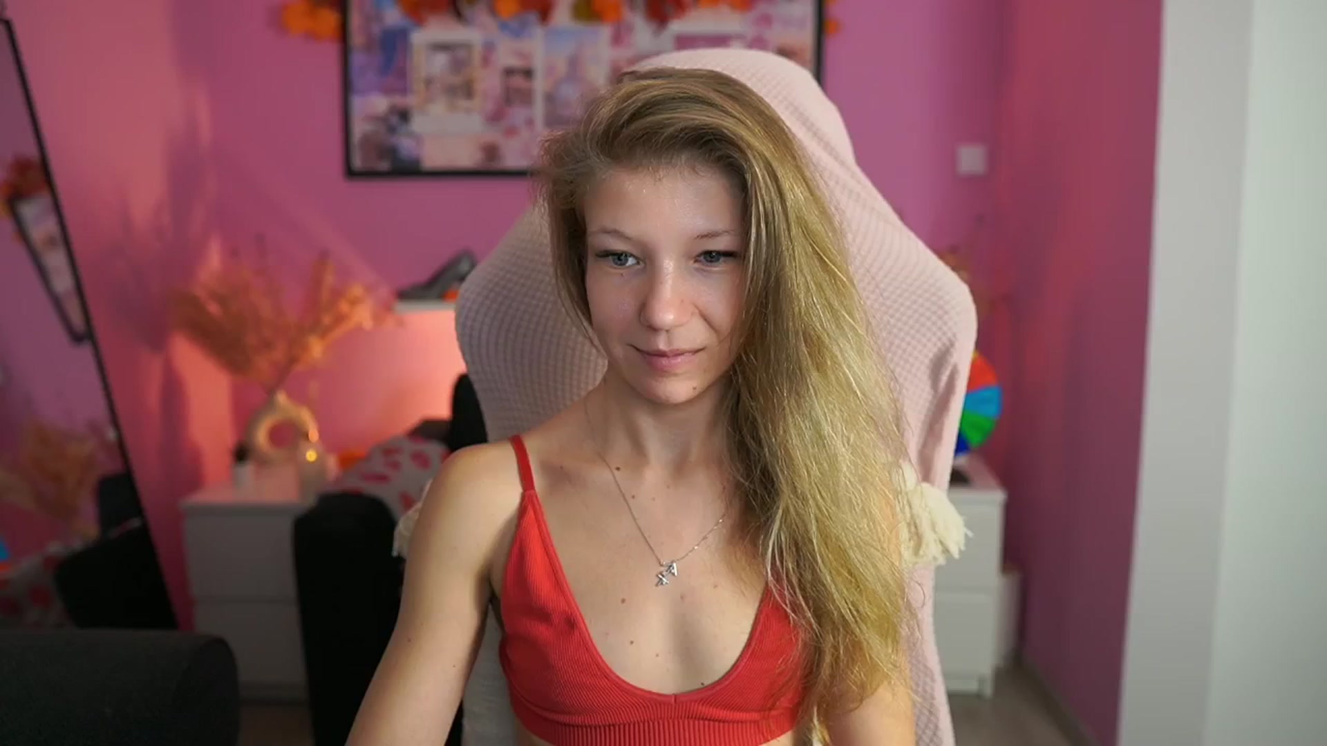 Gallery image thumbnail from Missicute's myfreecams stream on, 11/27/2025, 18:32 image 16 of 20