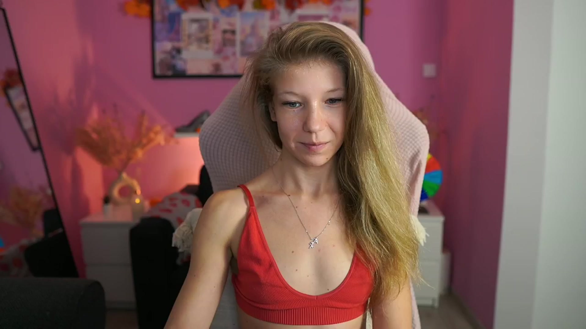Gallery image thumbnail from Missicute's myfreecams stream on, 11/27/2025, 18:32 image 12 of 20