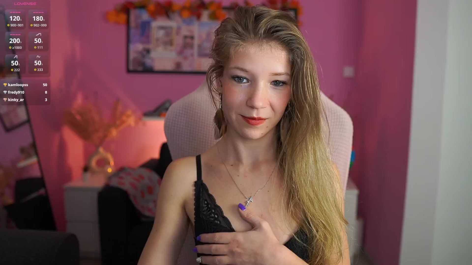 Gallery image thumbnail from Missicute's myfreecams stream on, 12/01/2025, 22:19 image 13 of 20