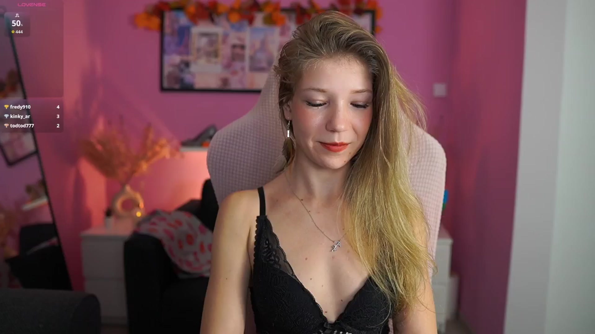 Gallery image thumbnail from Missicute's myfreecams stream on, 12/01/2025, 22:19 image 4 of 20