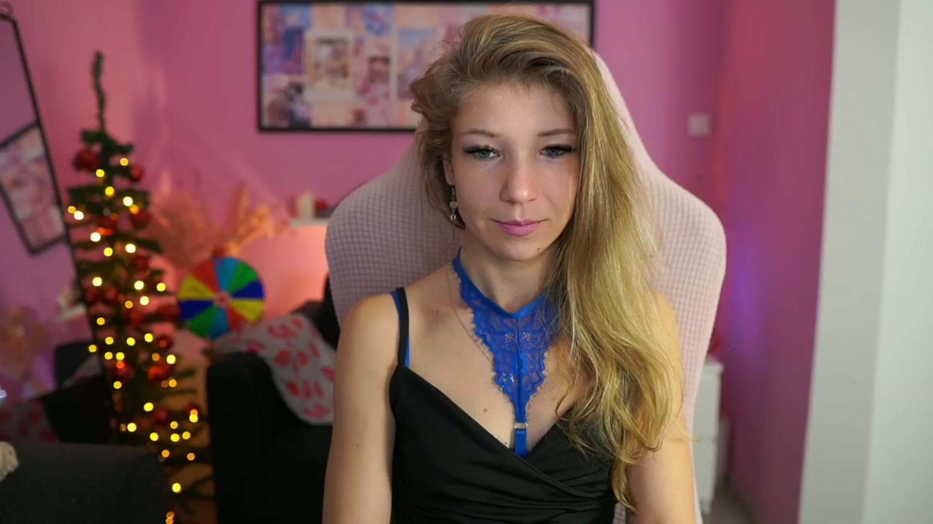 Gallery image thumbnail from Missicute's myfreecams stream on, 12/03/2025, 20:30 image 12 of 20