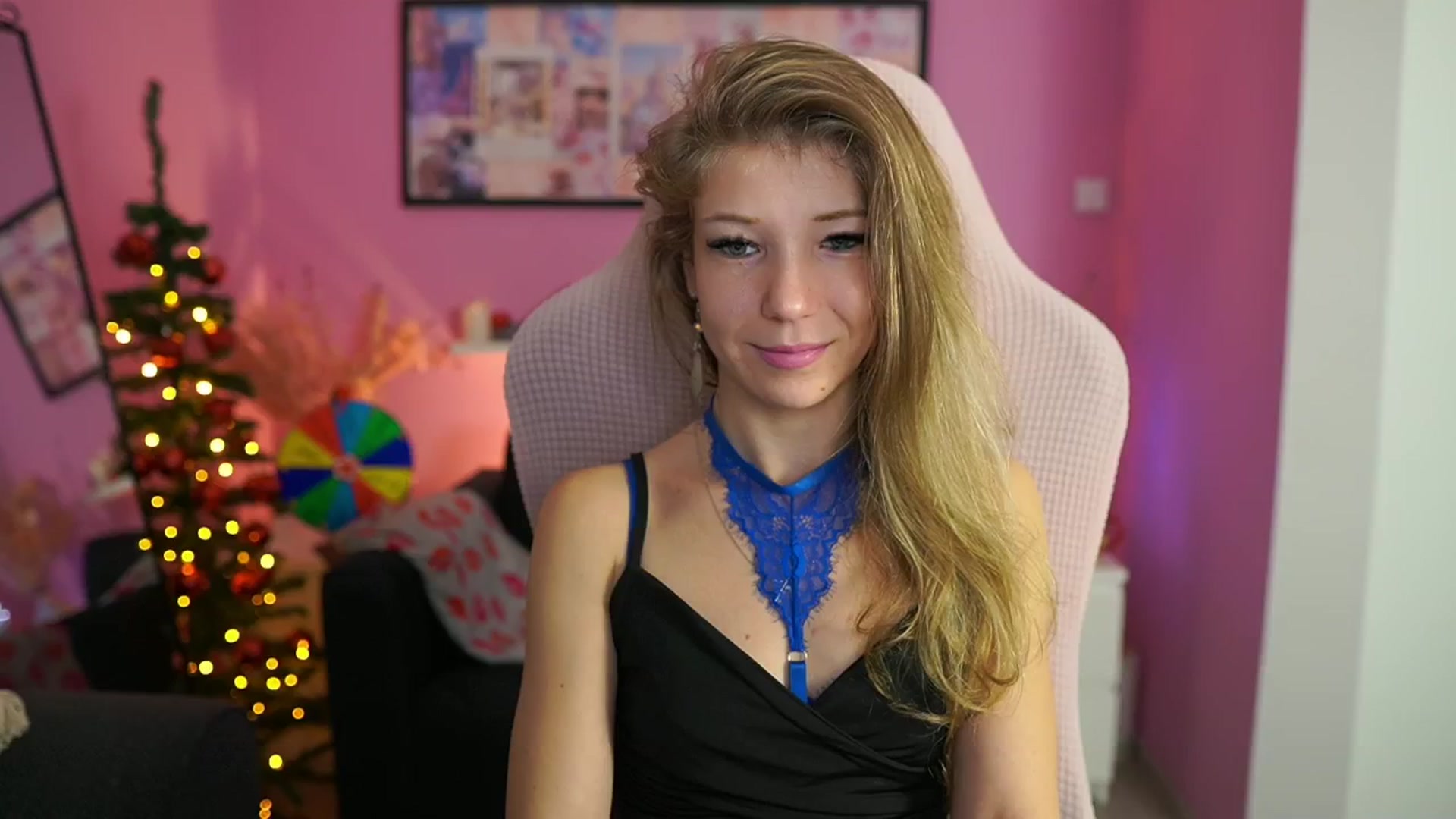 Gallery image thumbnail from Missicute's myfreecams stream on, 12/03/2025, 20:30 image 16 of 20
