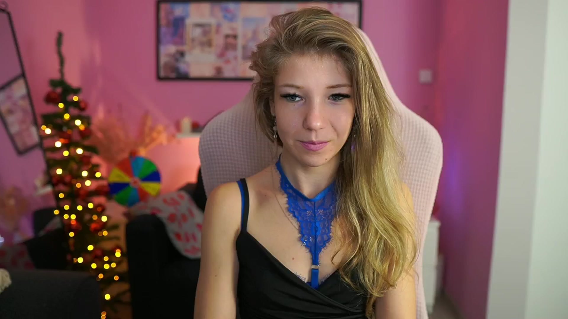 Gallery image thumbnail from Missicute's myfreecams stream on, 12/03/2025, 20:30 image 13 of 20