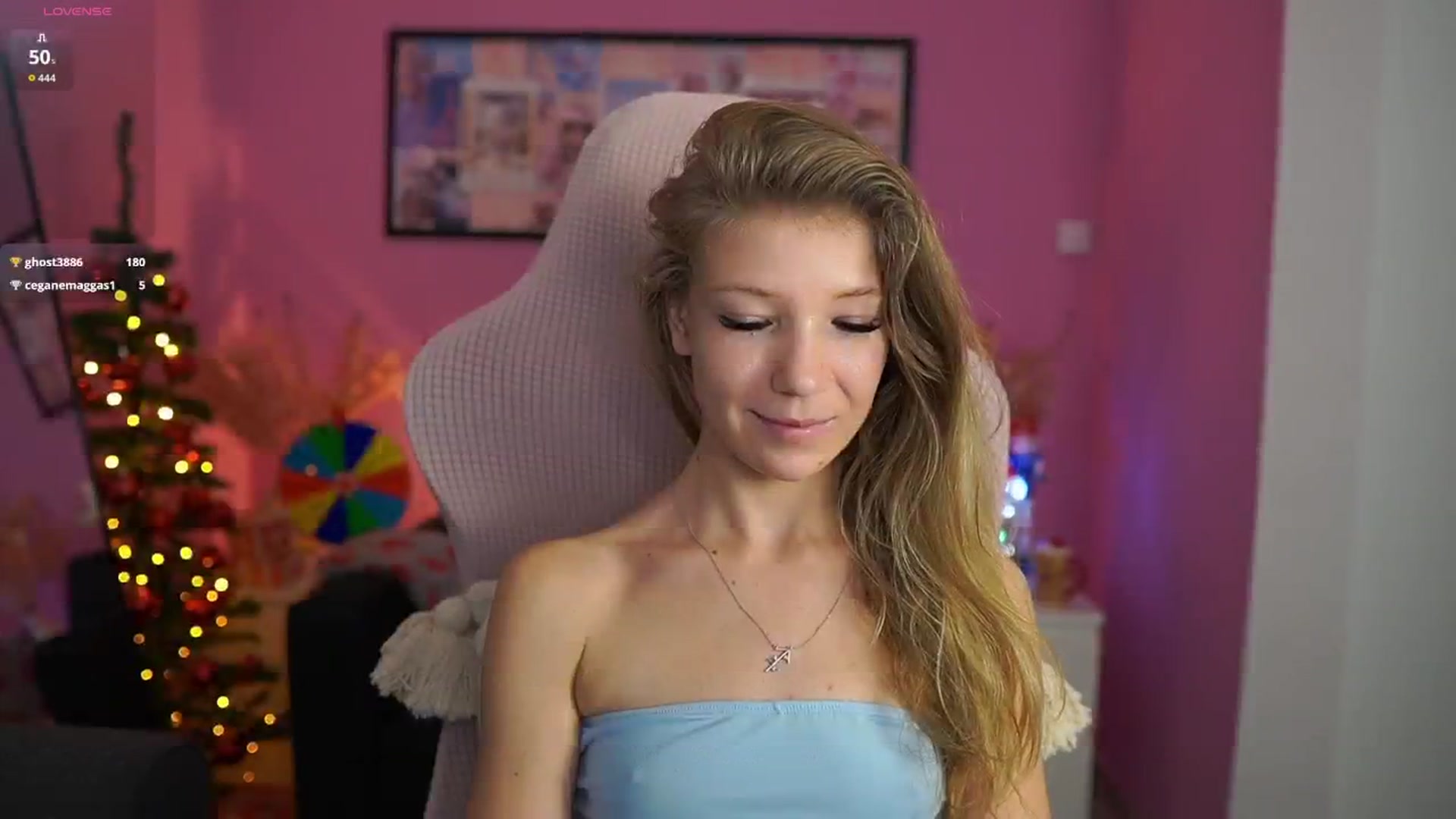 Gallery image thumbnail from Missicute's myfreecams stream on, 12/10/2025, 24:31 image 3 of 20