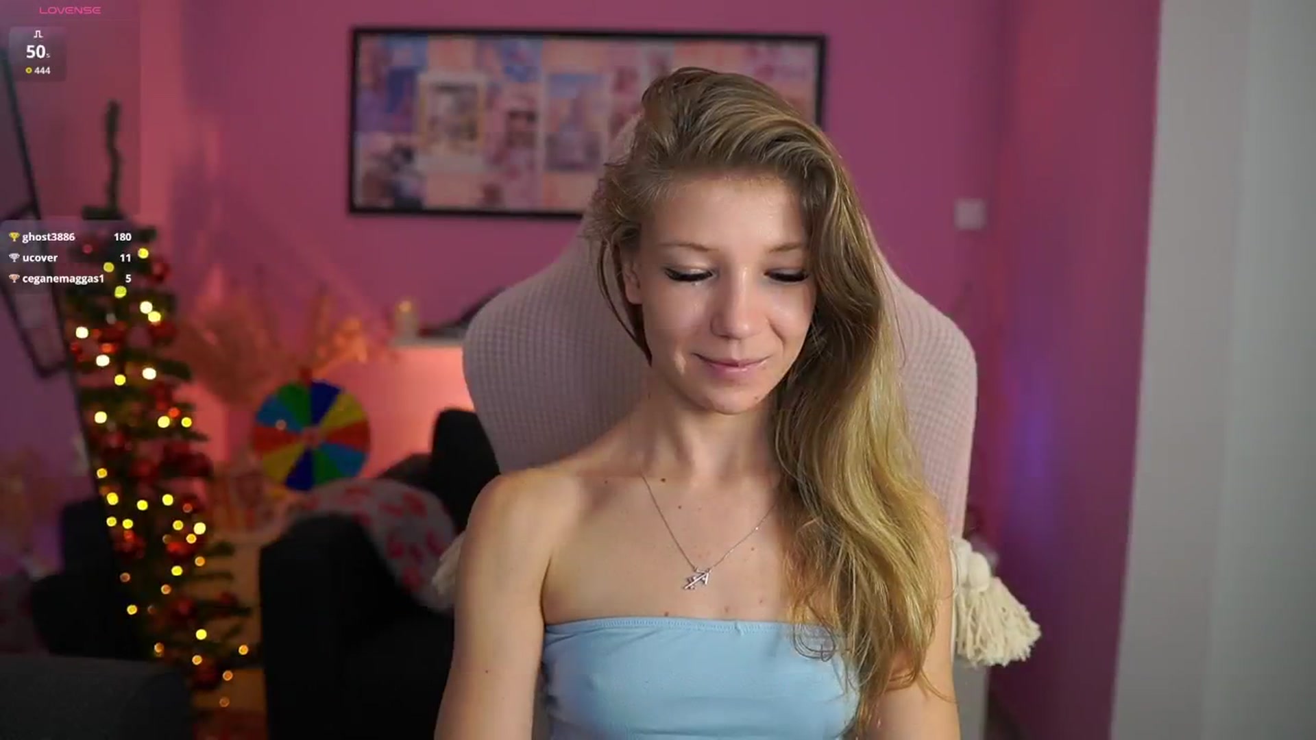 Gallery image thumbnail from Missicute's myfreecams stream on, 12/10/2025, 24:31 image 13 of 20