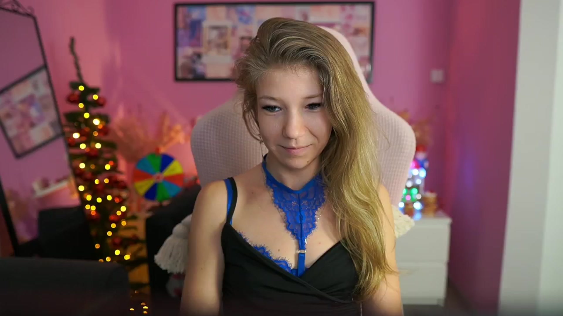 Gallery image thumbnail from Missicute's myfreecams stream on, 12/18/2025, 16:44 image 13 of 20