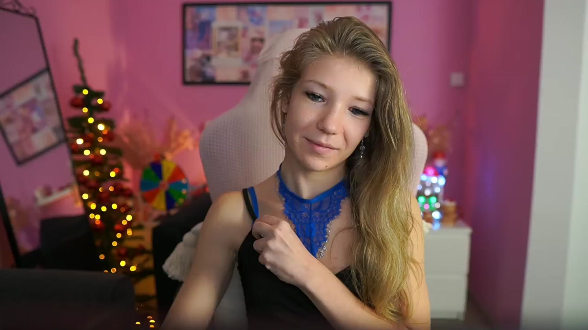 Gallery image thumbnail from Missicute's myfreecams stream on, 12/18/2025, 16:44 image 3 of 20