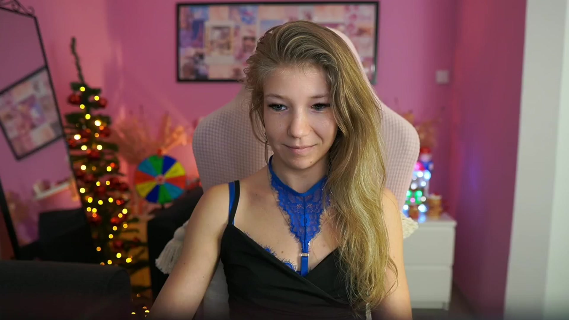 Gallery image thumbnail from Missicute's myfreecams stream on, 12/18/2025, 16:44 image 15 of 20