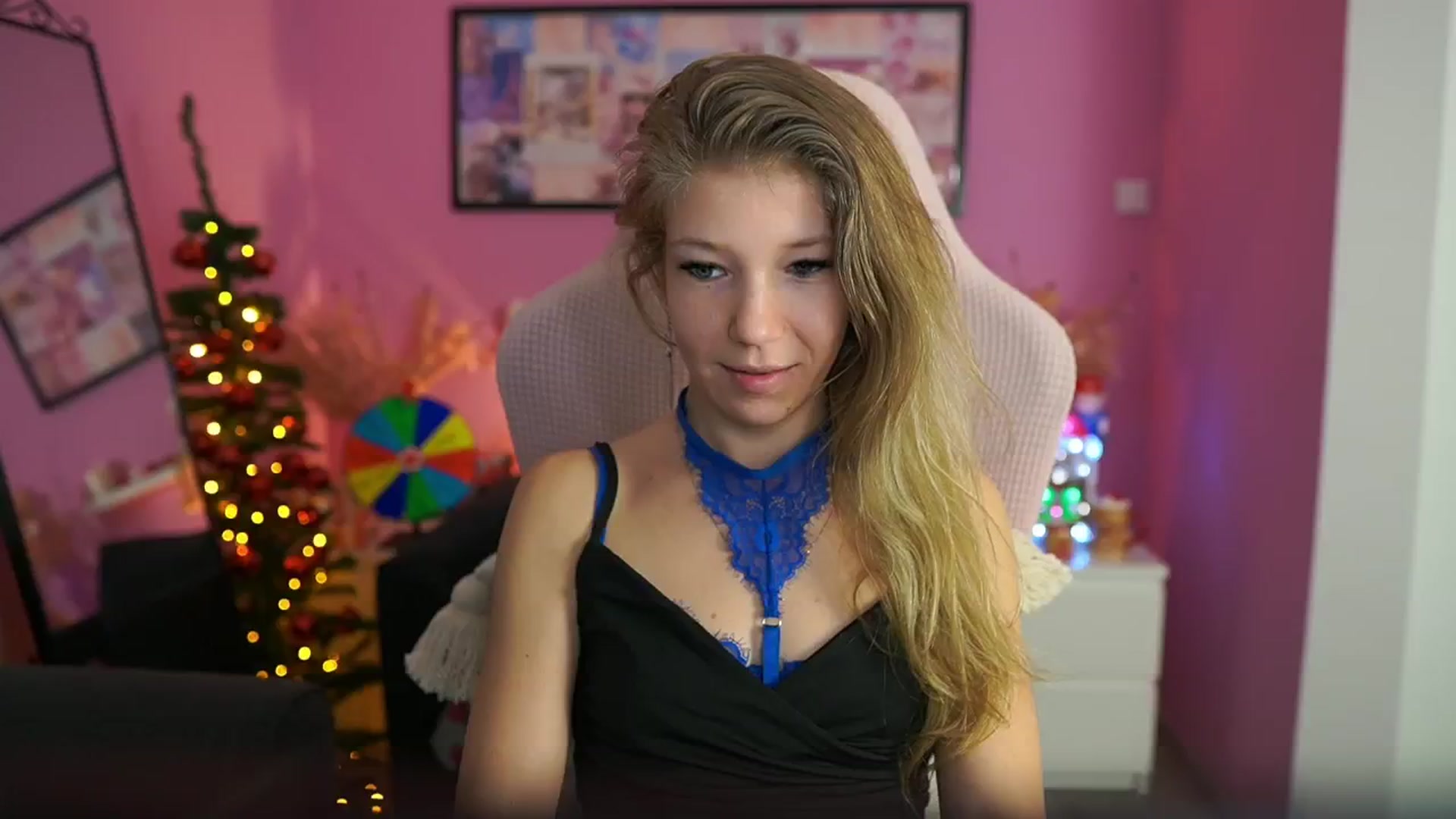 Gallery image thumbnail from Missicute's myfreecams stream on, 12/18/2025, 16:44 image 12 of 20
