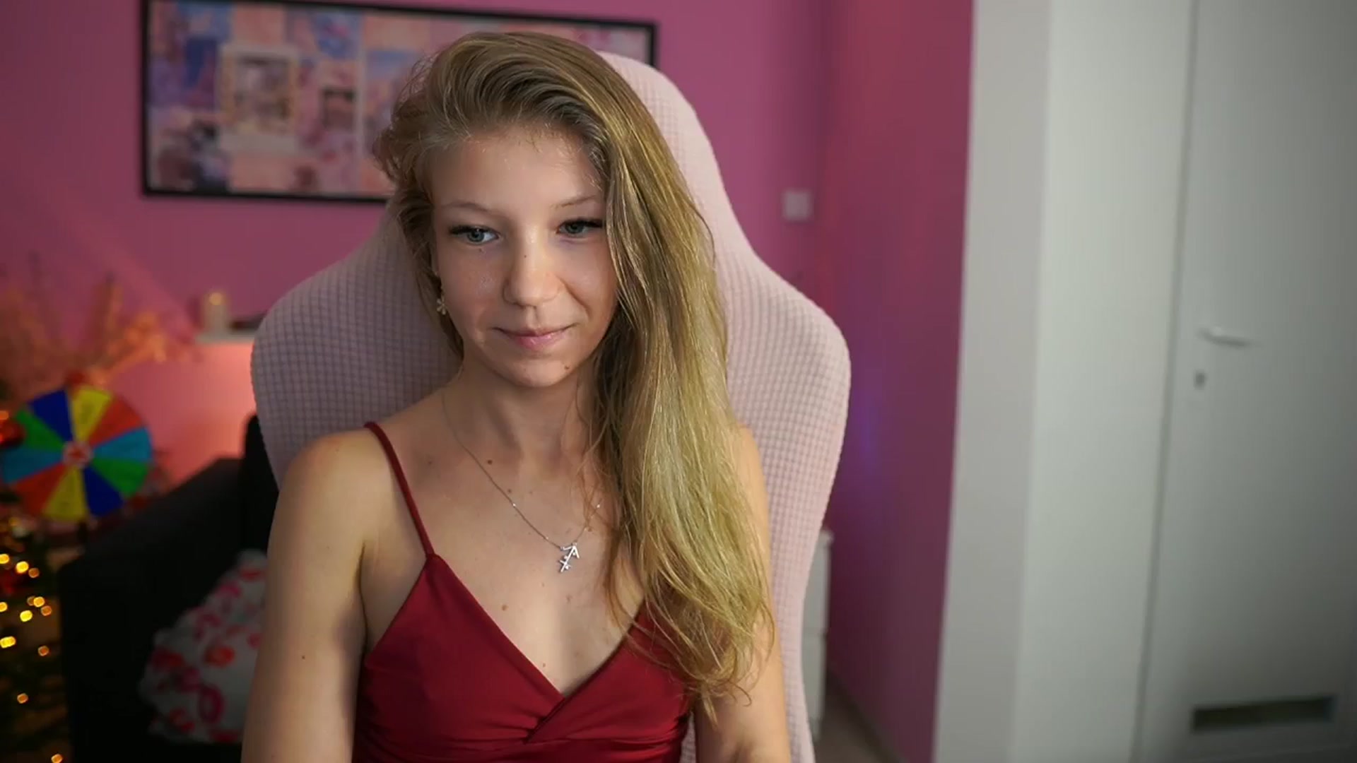 Gallery image thumbnail from Missicute's myfreecams stream on, 12/28/2025, 21:48 image 15 of 20