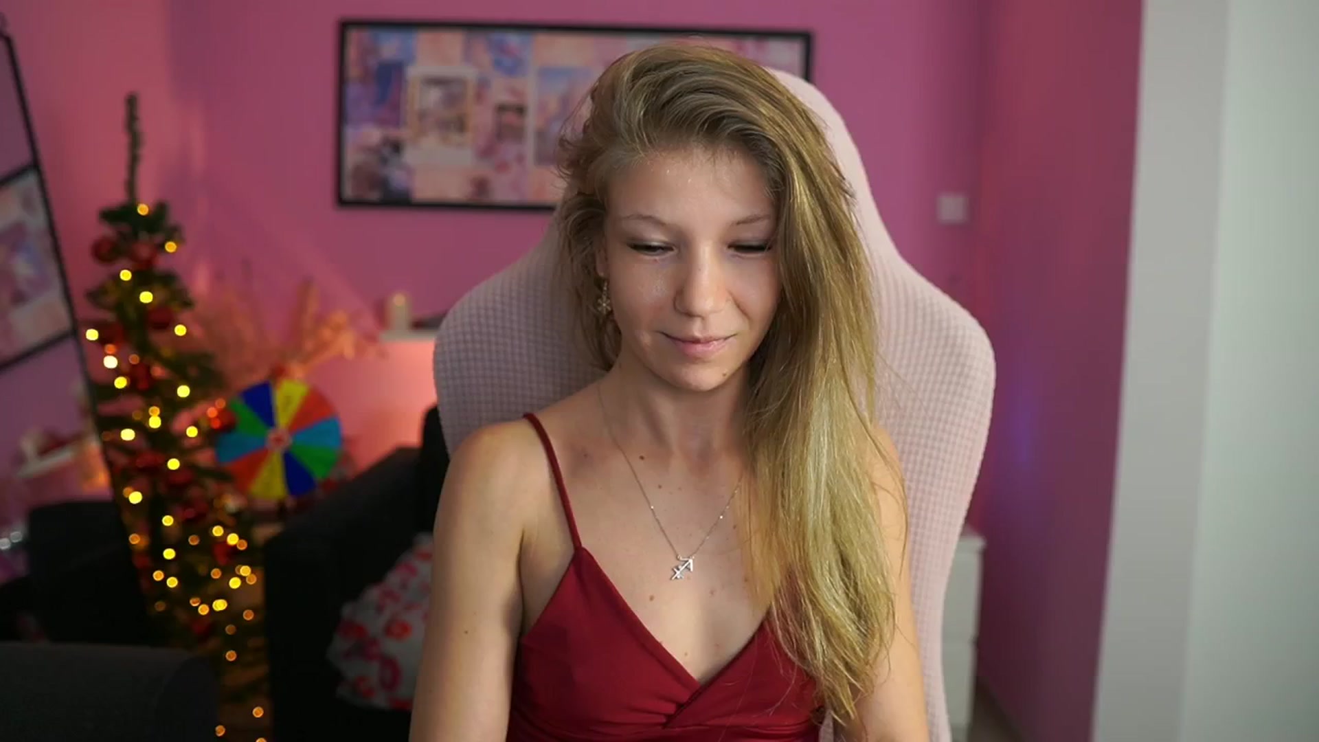 Gallery image thumbnail from Missicute's myfreecams stream on, 12/28/2025, 21:48 image 19 of 20
