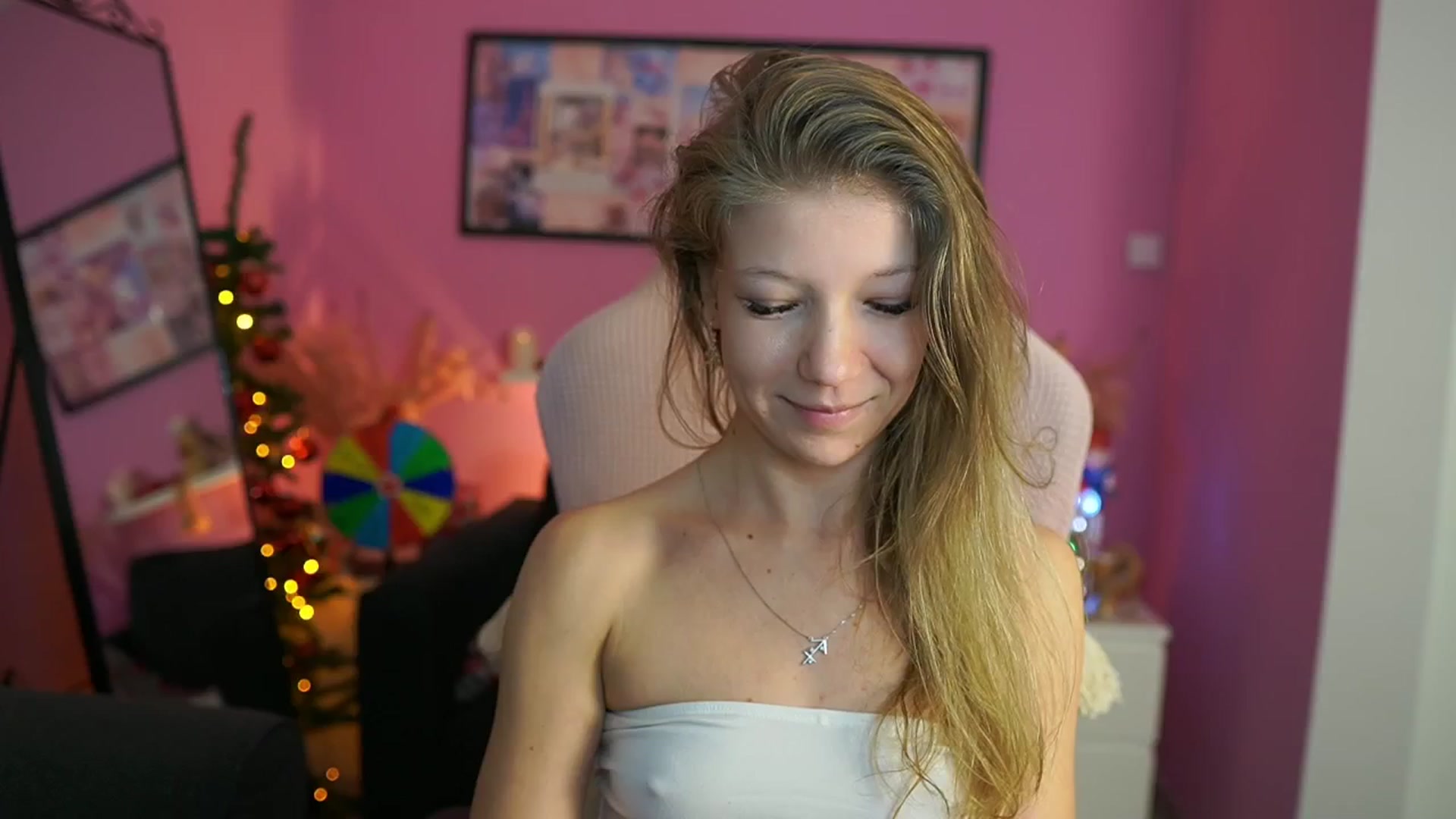 Gallery image thumbnail from Missicute's myfreecams stream on, 12/30/2025, 21:17 image 13 of 20